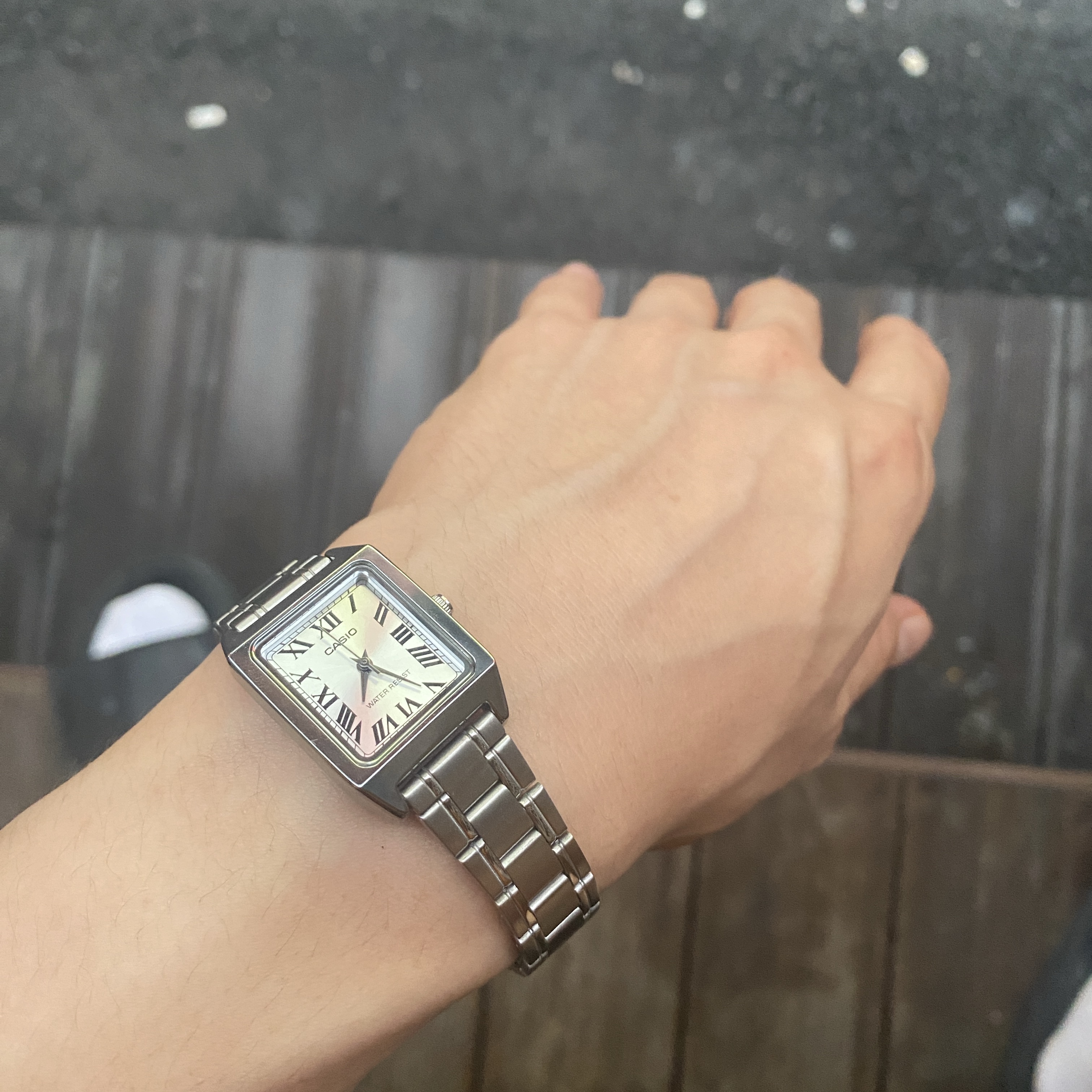 Casio LTP-V007D-7B 착용 스타일