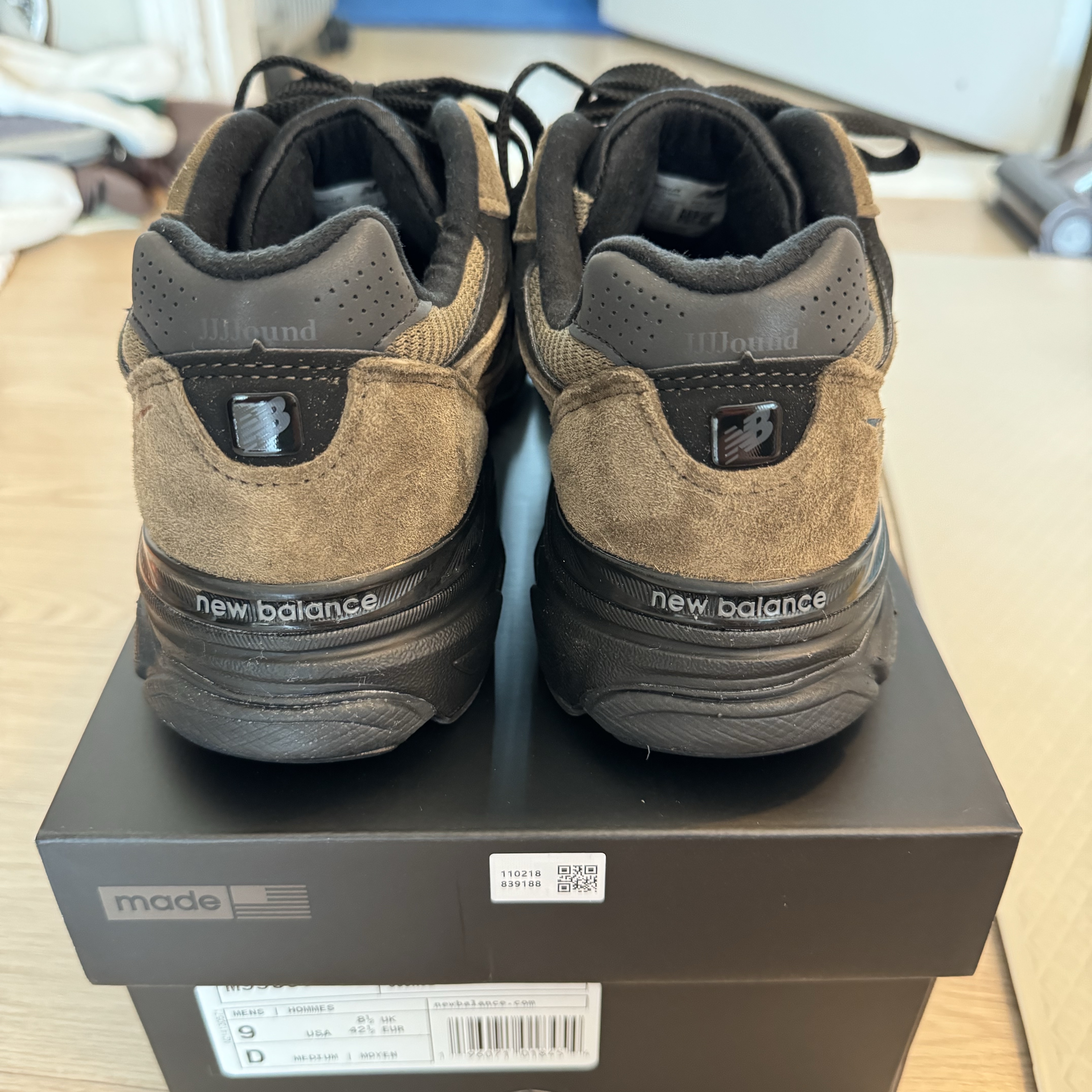 New Balance x JJJJound 990v3 Brown Black 착용 스타일 - 3