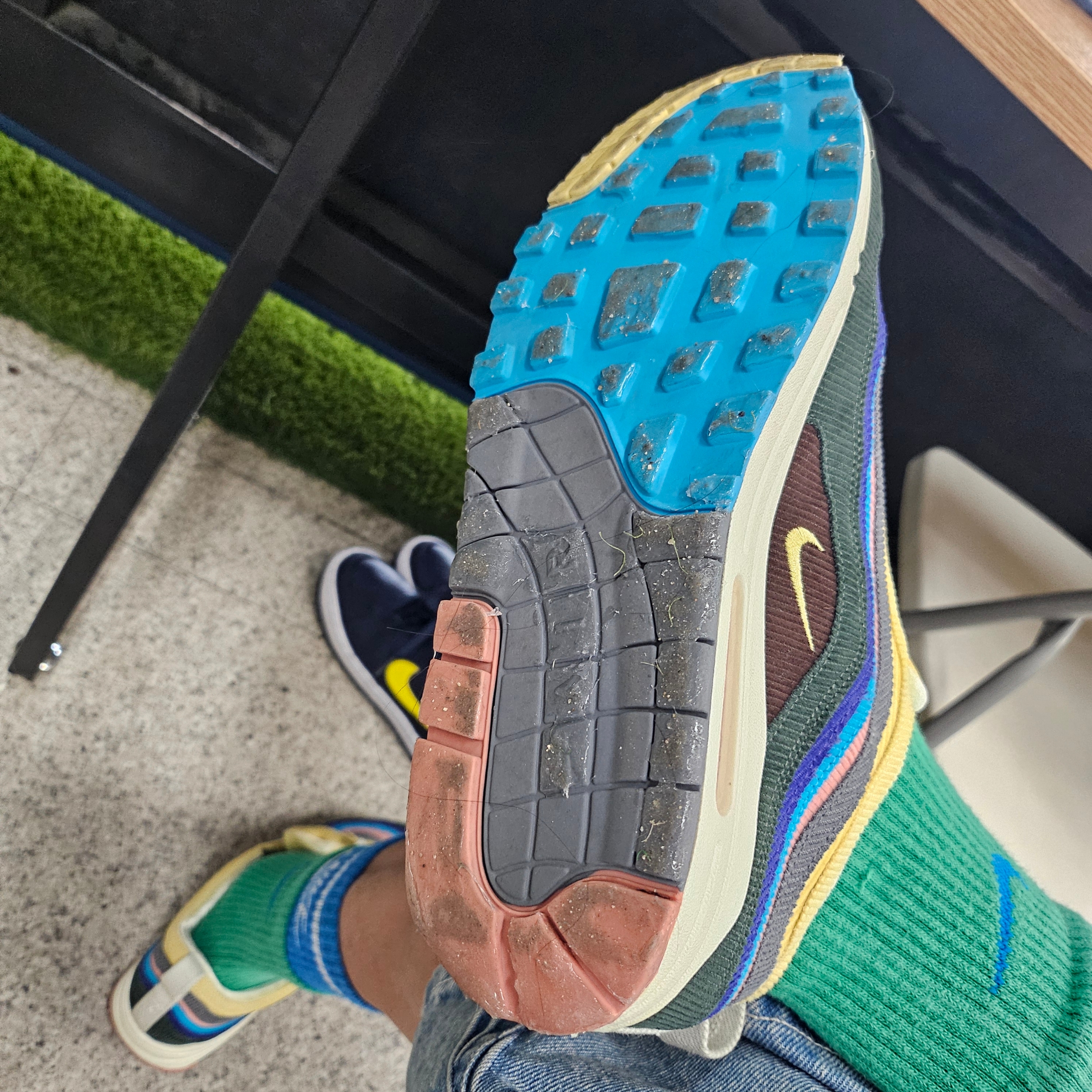 Nike x Sean Wotherspoon Air Max 1/97, Nike Everyday Plus Cushioned Training Crew Socks Black White (Korean Ver.) 착용 스타일 - 3