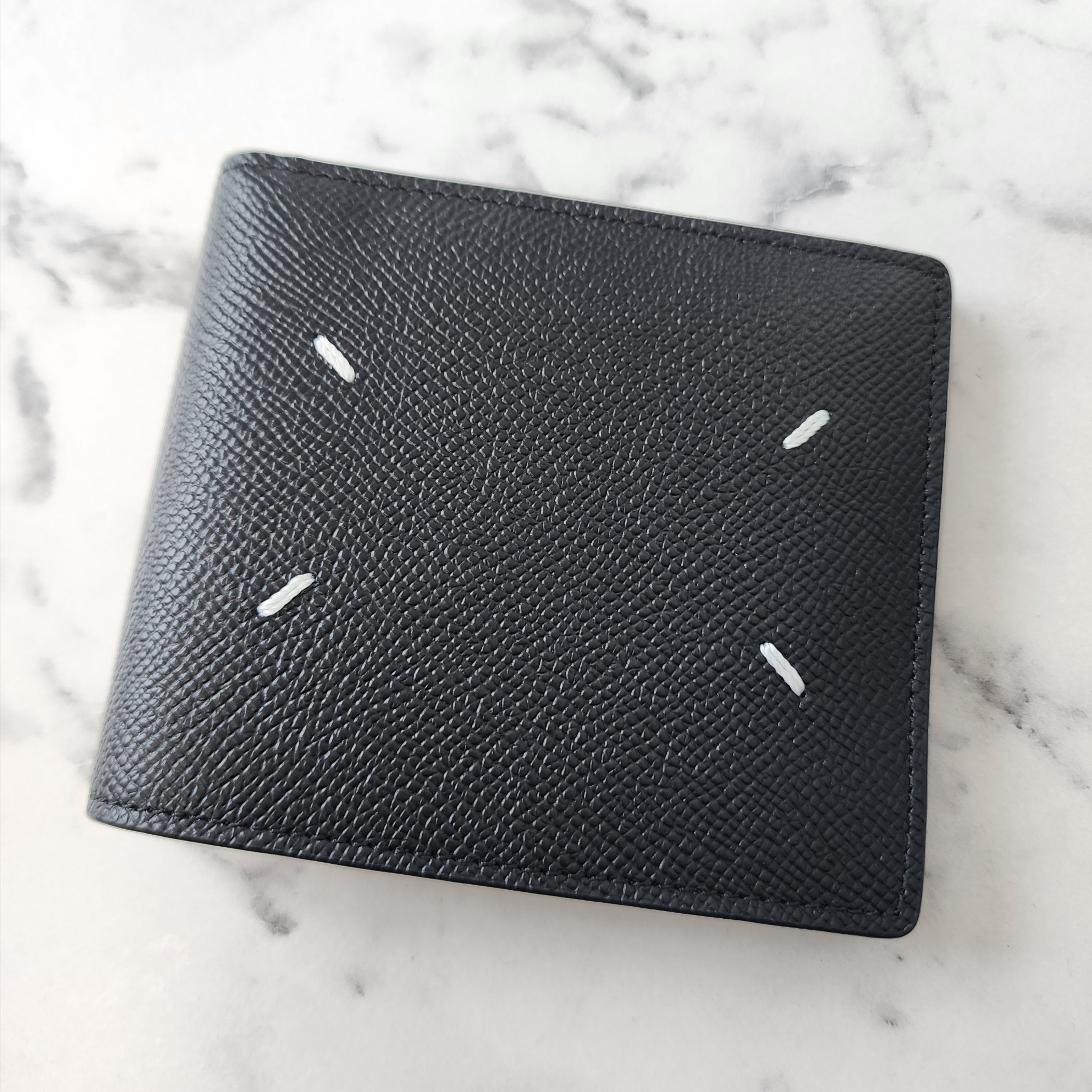 Maison Margiela Bovine Leather Bi-Fold Wallet Black 착용 스타일