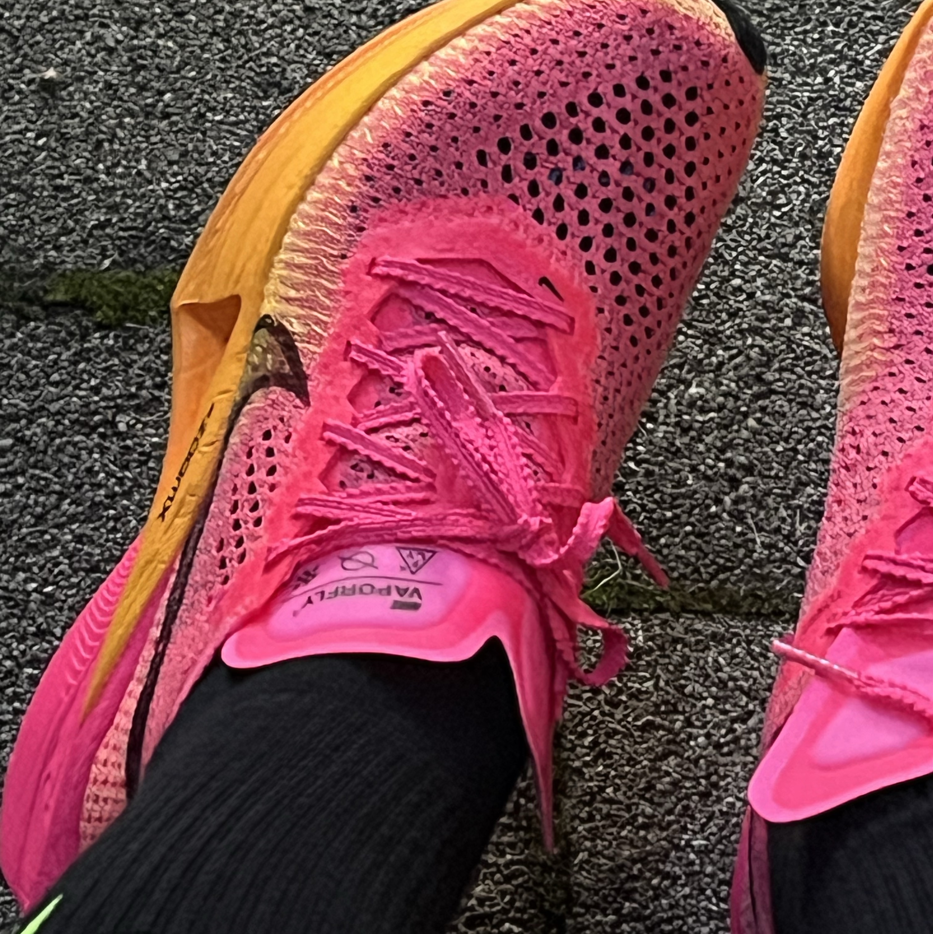 Nike ZoomX Vaporfly Next% 3 Hyper Pink, (W) Nike ZoomX Vaporfly Next% 3 Hyper Pink Laser Orange 착용 스타일 - 2