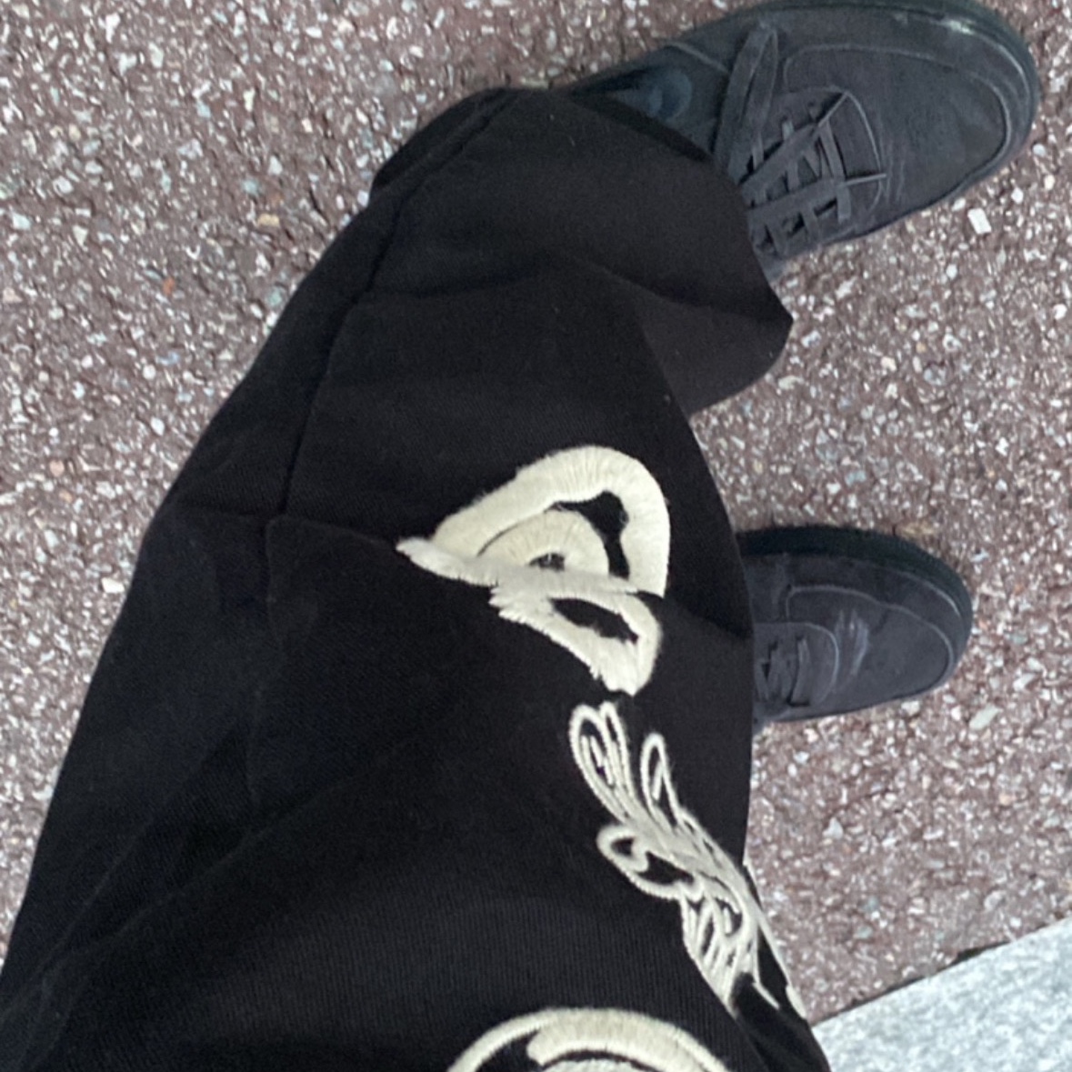 Stussy Noma Icon Beach Pants Washed Black 착용 스타일