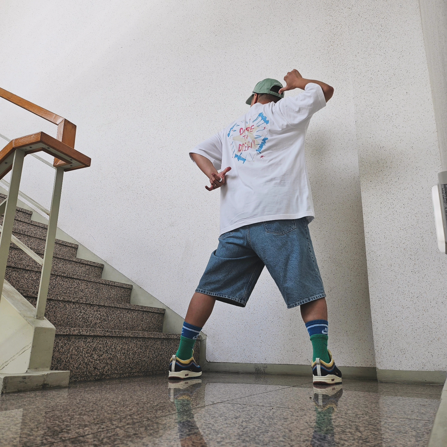 Nike x Sean Wotherspoon Air Max 1/97, Supreme Script Baggy Denim Short Washed Indigo - 24SS 착용 스타일 - 3