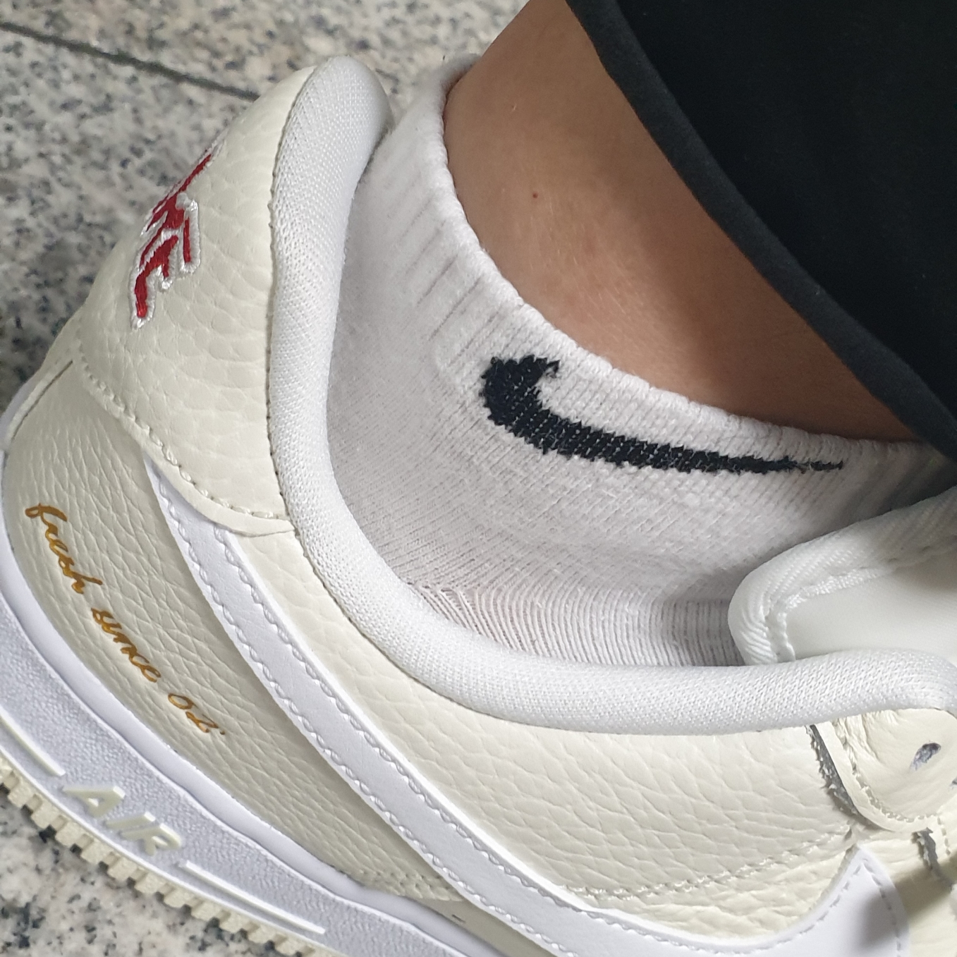 Nike Air Force 1 '07 PRM Popcorn 착용 스타일 - 3