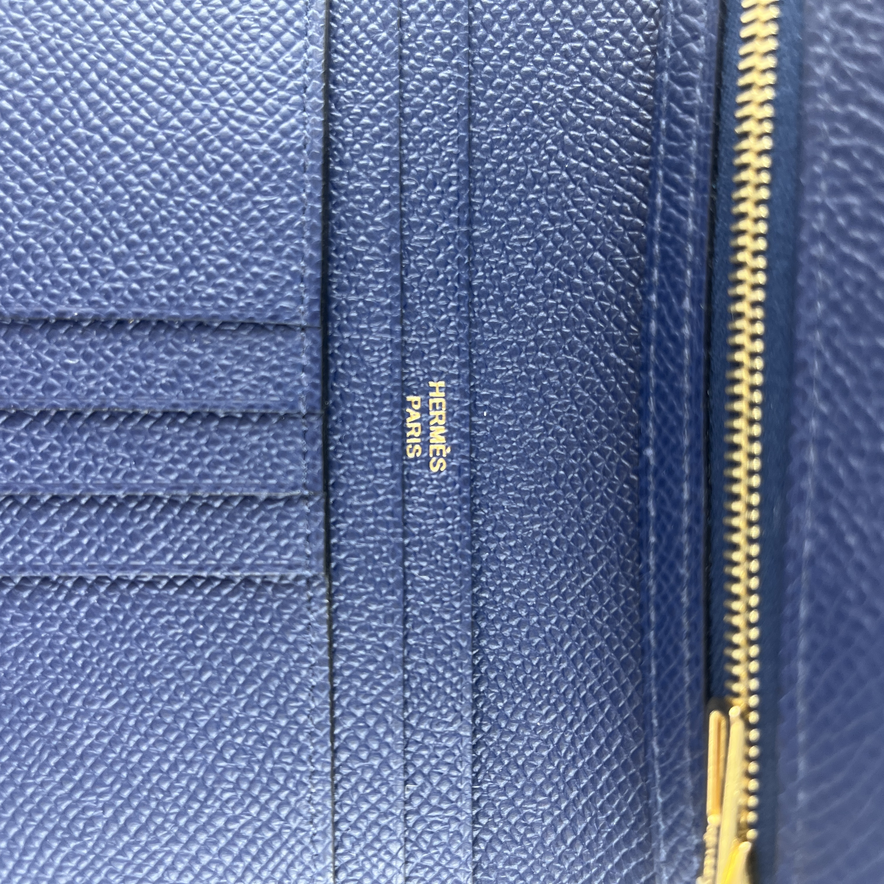 Hermes Bearn Compact Wallet Epsom & Gold Navy 착용 스타일 - 1