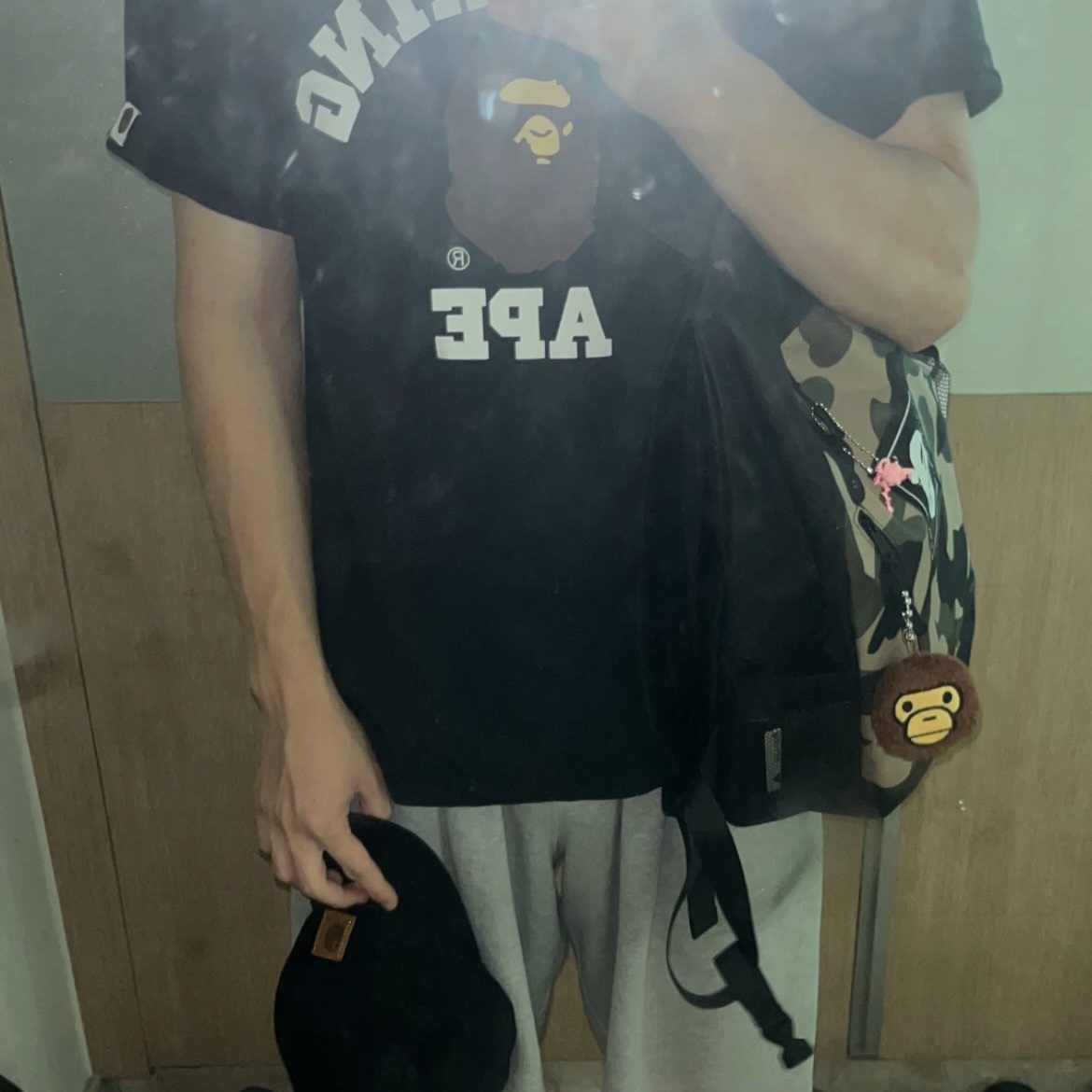 Carhartt Canvas Cap Black, BAPE College T-Shirt Black 착용 스타일