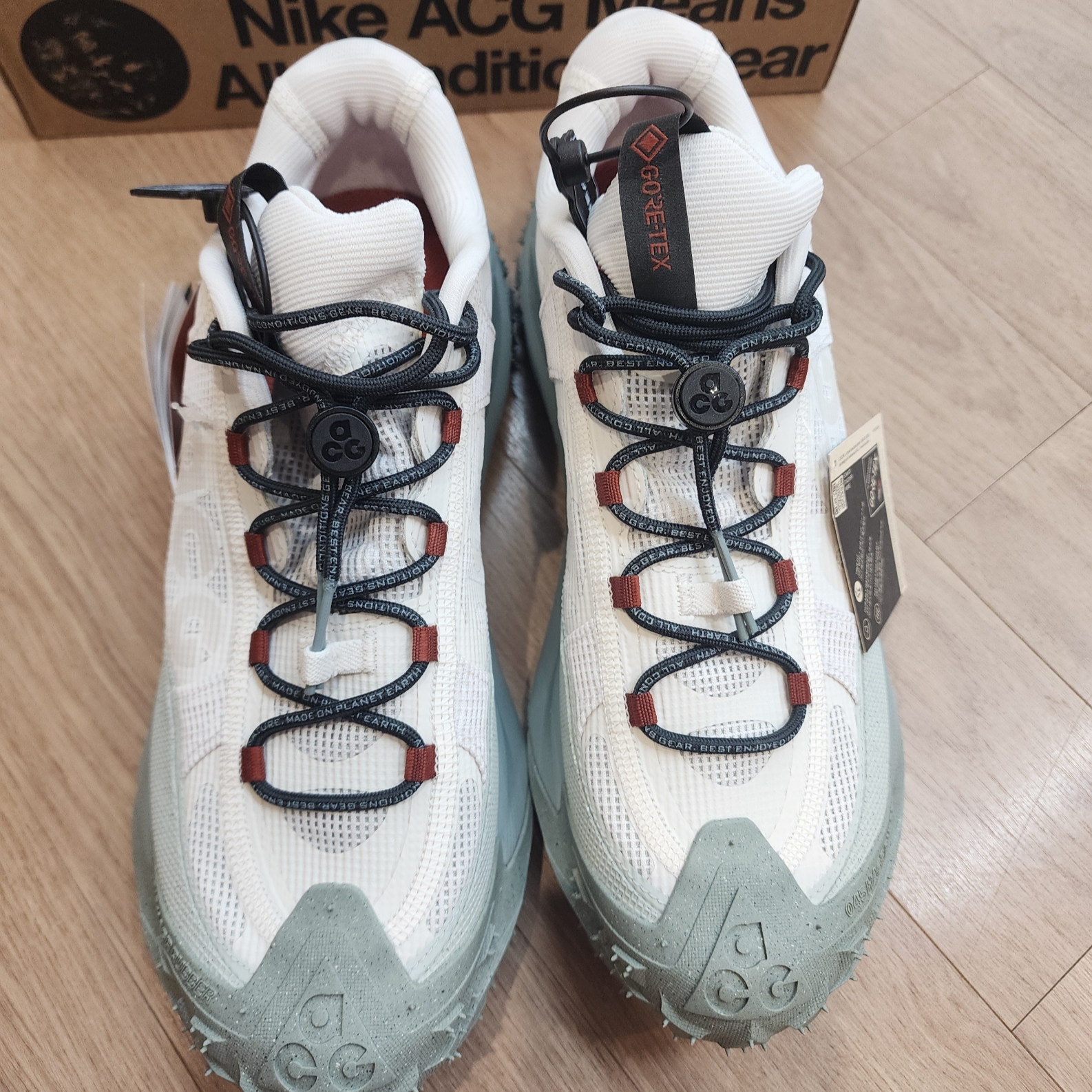 Nike ACG Mountain Fly 2 Low Gore-Tex Phantom Dark Smoke Grey 착용 스타일 - 2