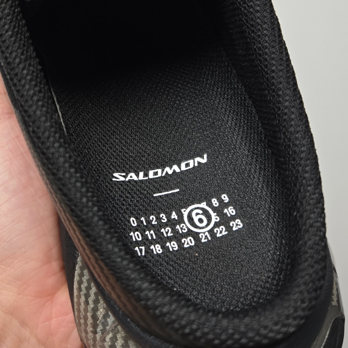 Salomon x MM6 Maison Margiela XT-4 Mule Black 착용 스타일 - 5