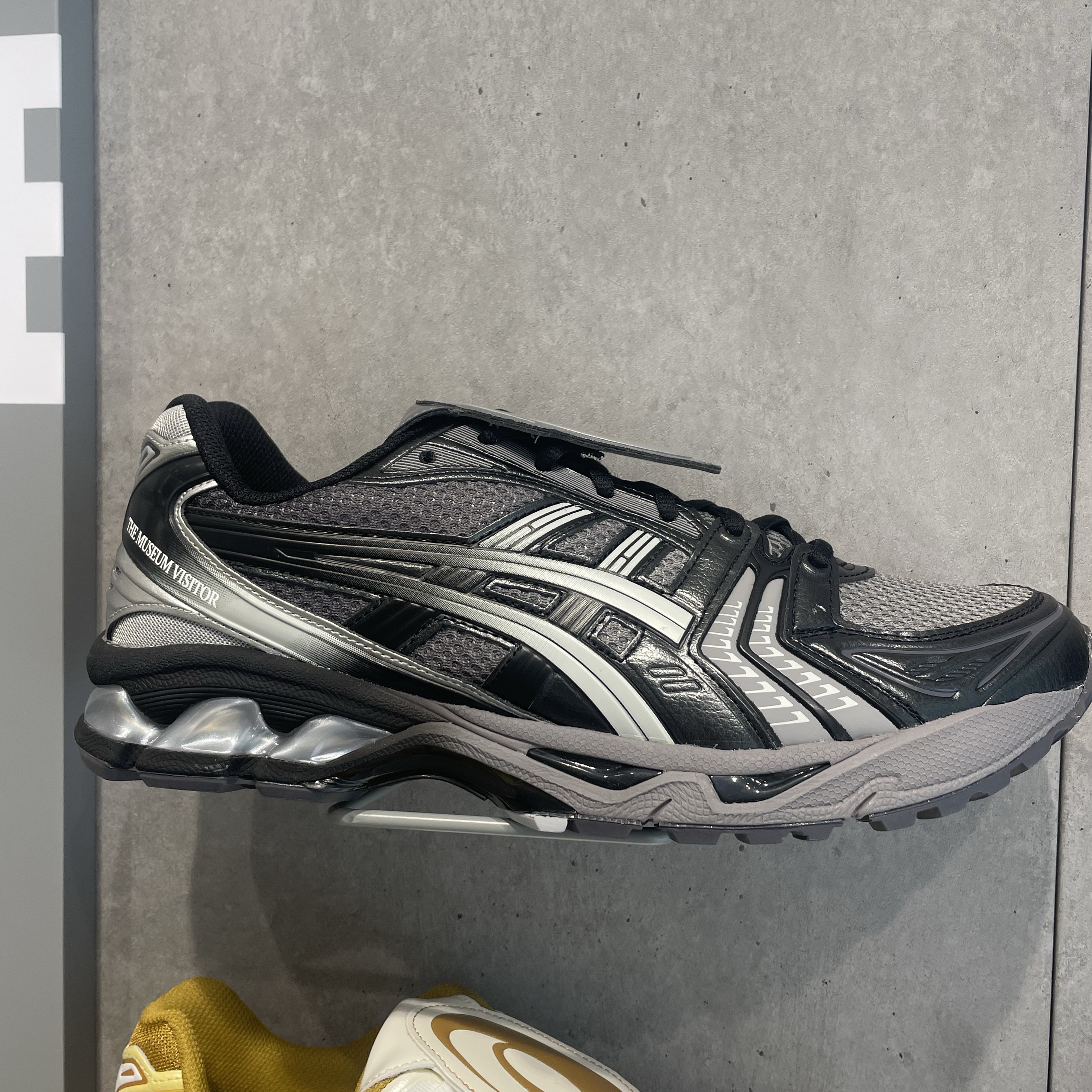 Asics x The Museum Visitor Gel-Kayano 14 Clay Grey Glacier Grey 착용 스타일