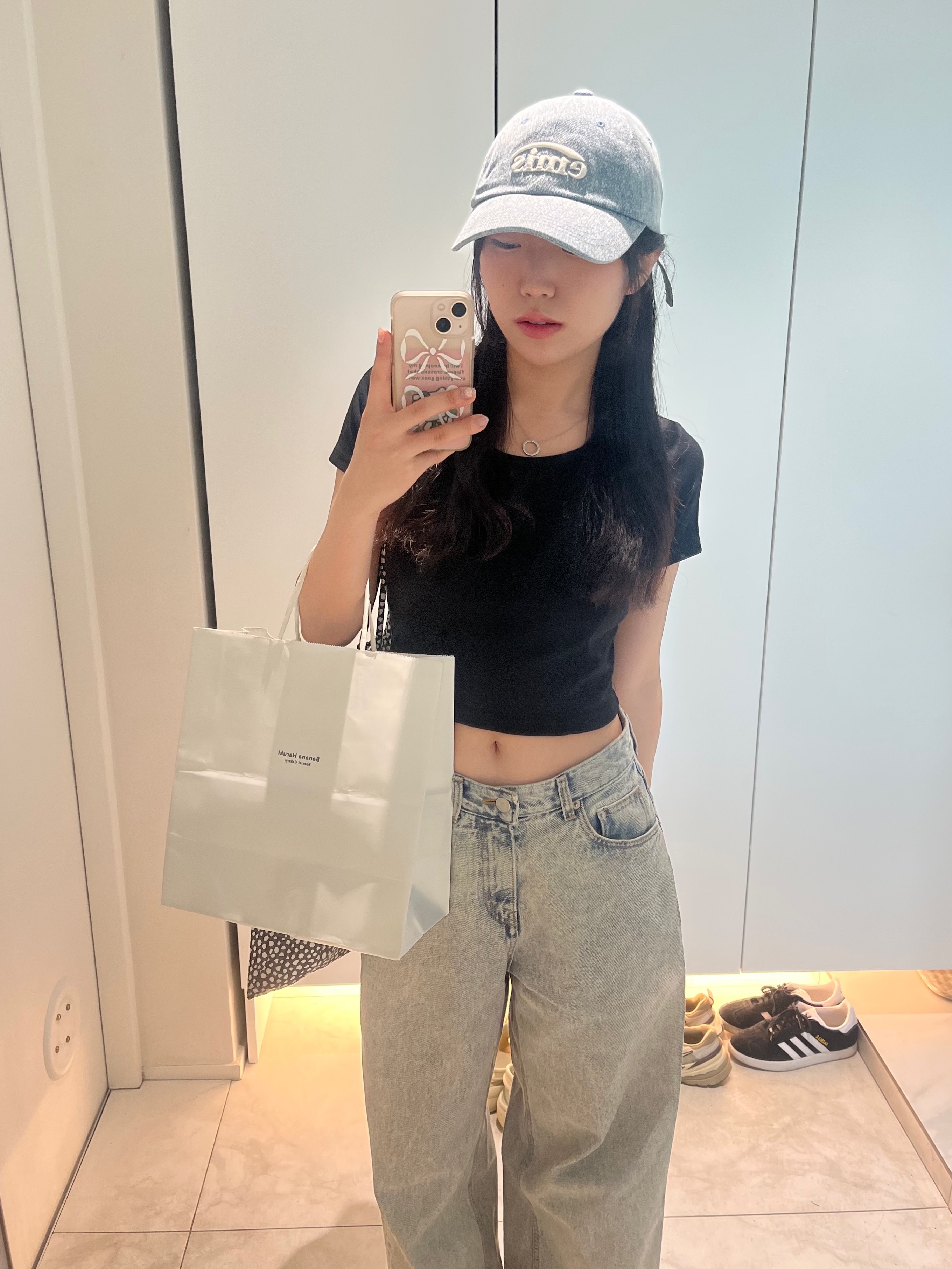 Emis New Logo Denim Ball Cap Light Blue Denim 착용 스타일