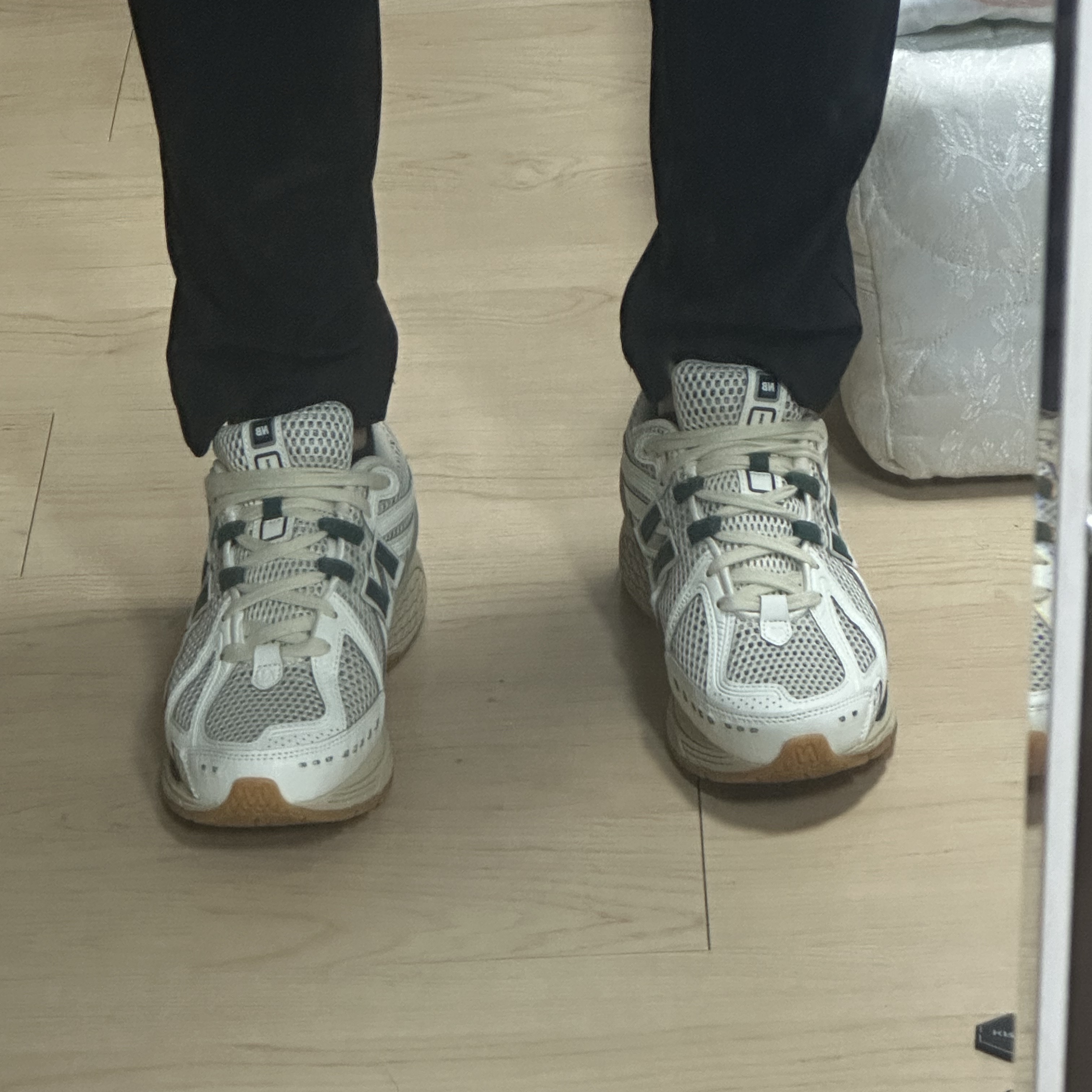 New Balance 1906R Silver Green 착용 스타일