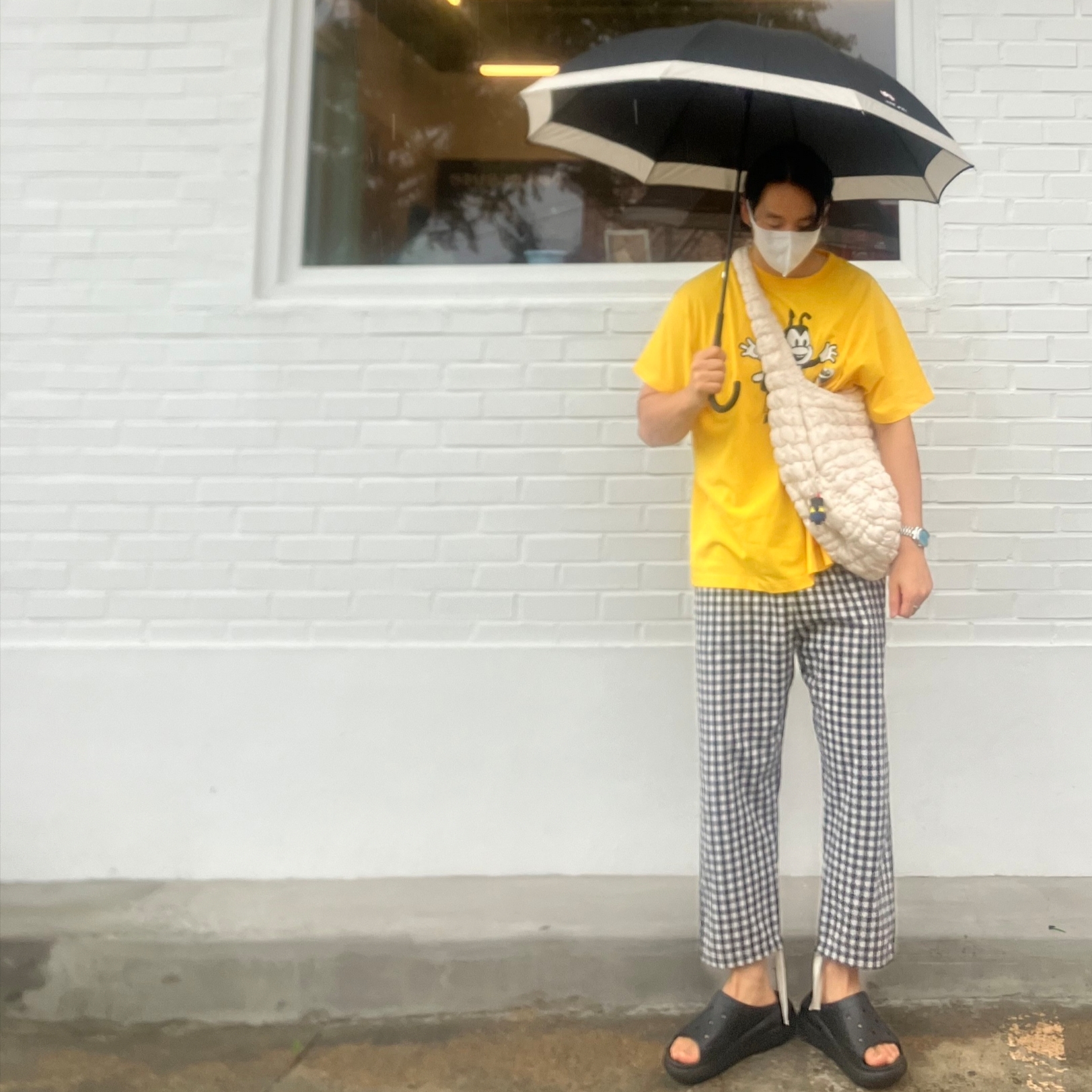 COS Quilted Oversized Shoulder Bag Off White Light Beige, Crocs Crush Slide Black 착용 스타일