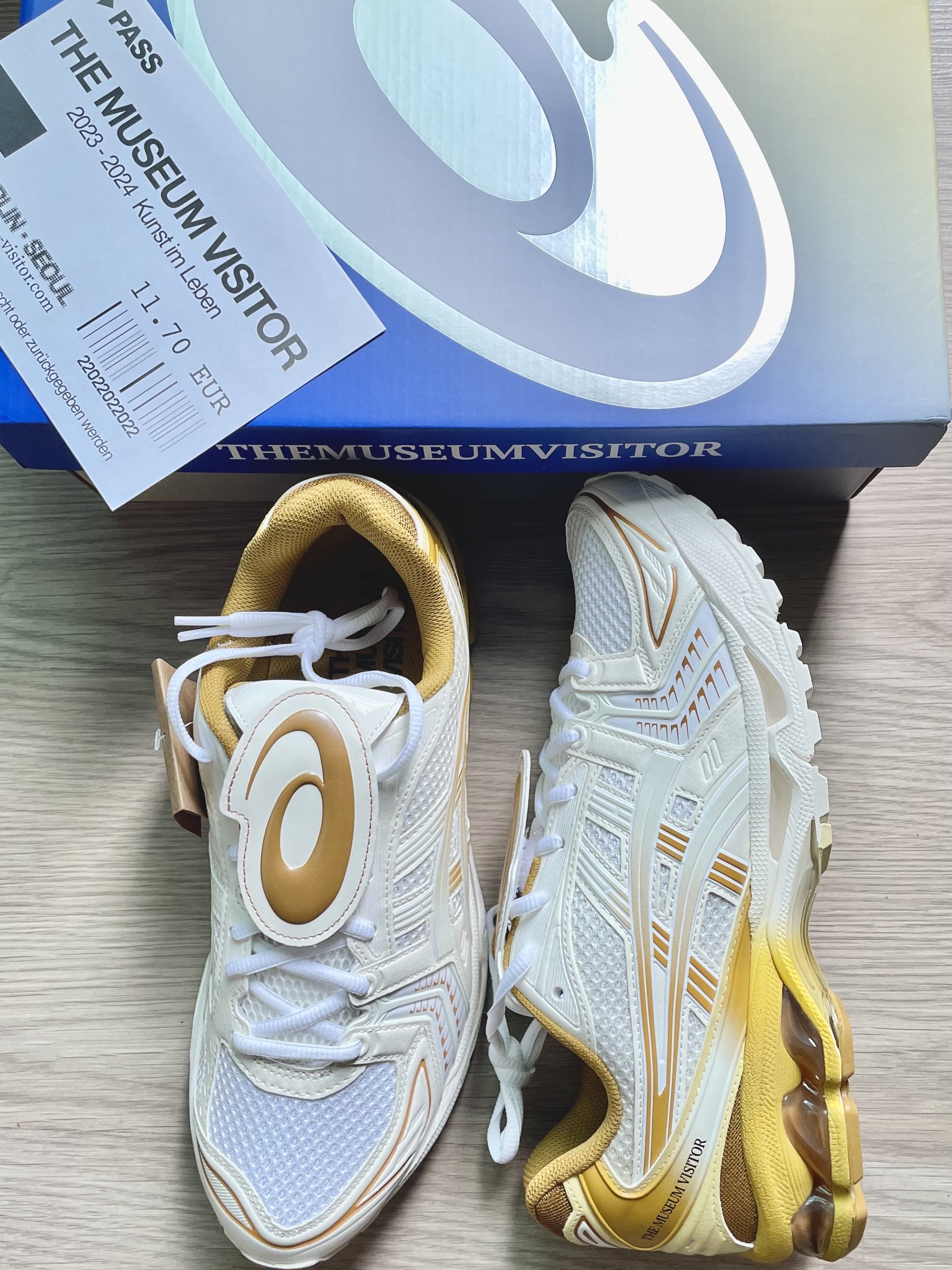 Asics x The Museum Visitor Gel-Kayano 14 Cream Mineral Brown 착용 스타일