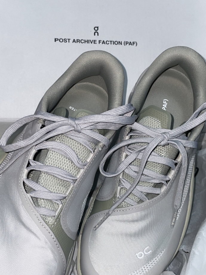 (W) On Running x Post Archive Faction (Paf) Cloudmonster 2 Moondust Chalk 착용 스타일 - 2