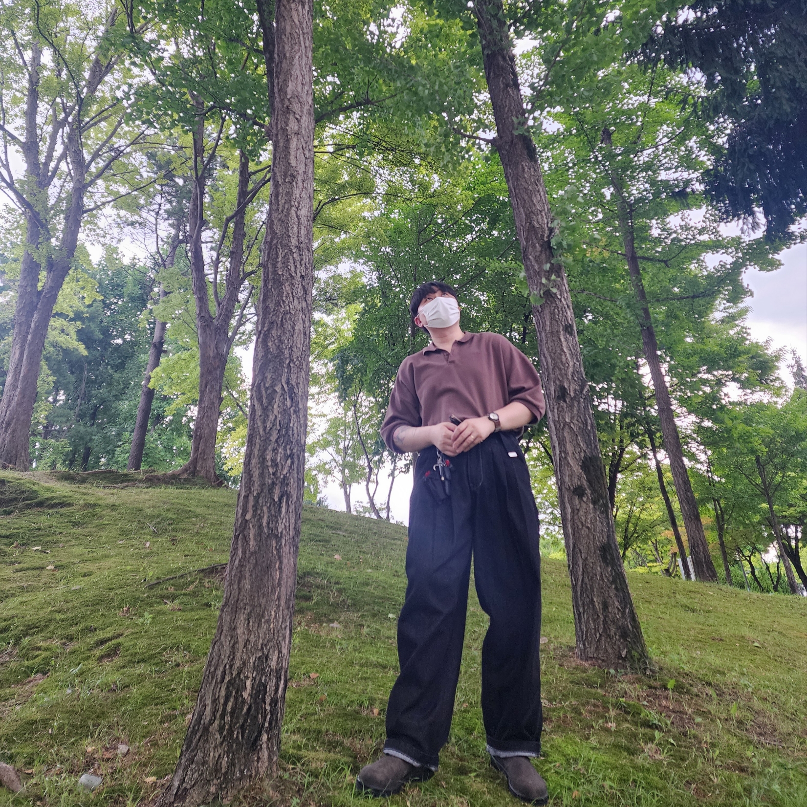 Carhartt WIP Clip Belt Chrome Black, BLUNDSTONE Classics 585 Chelsea Boots Rustic Brown 착용 스타일 - 2