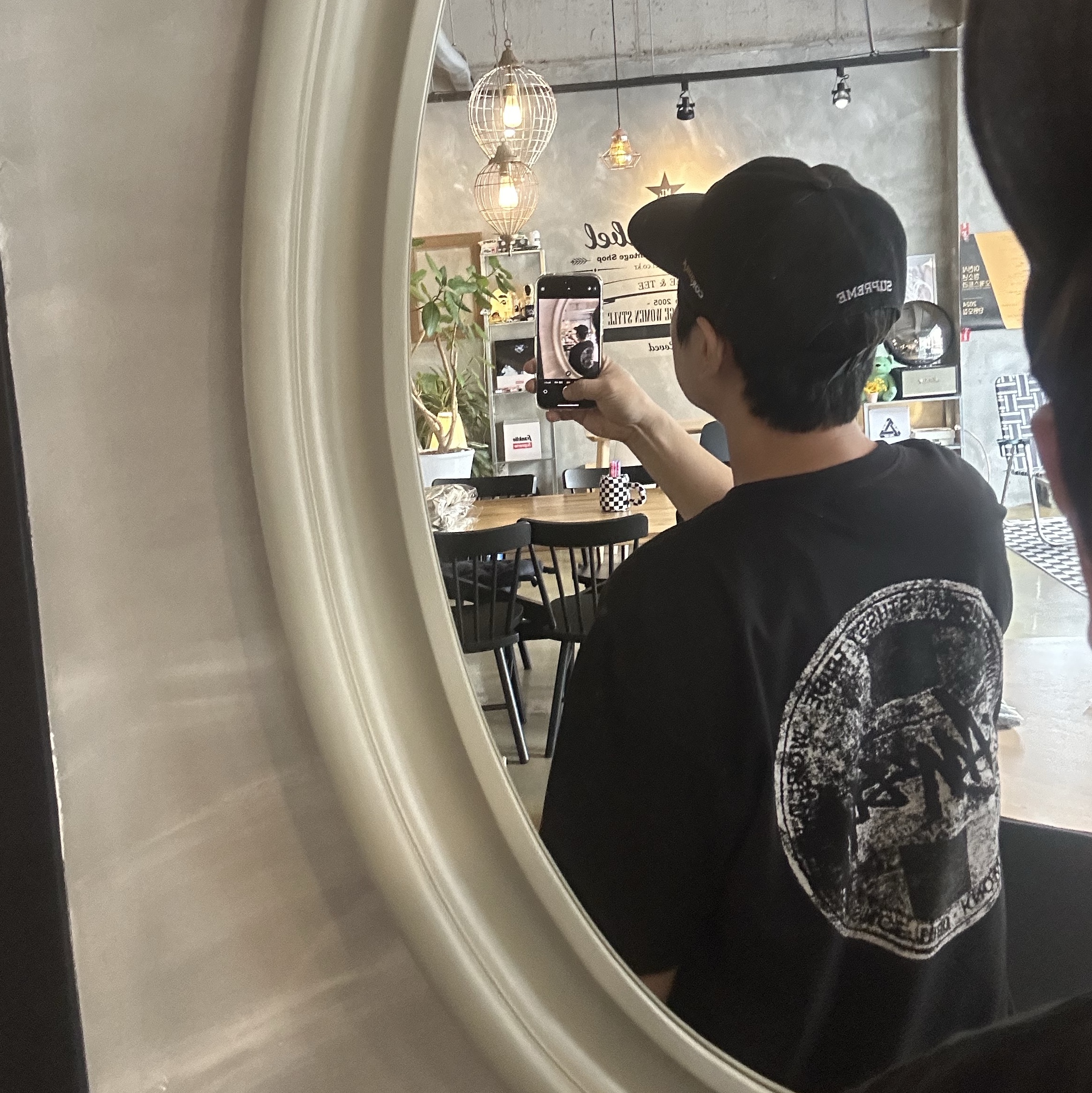 Stussy Dot Stamp T-Shirt Black 착용 스타일