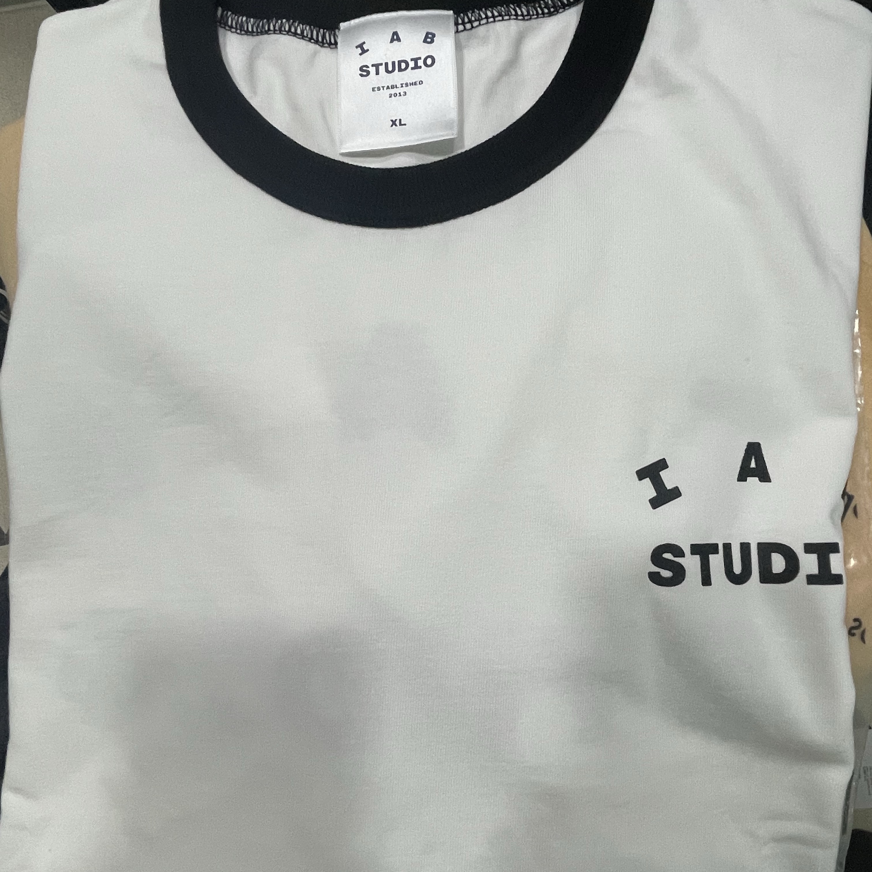 IAB Studio Established T-Shirt White Black 착용 스타일