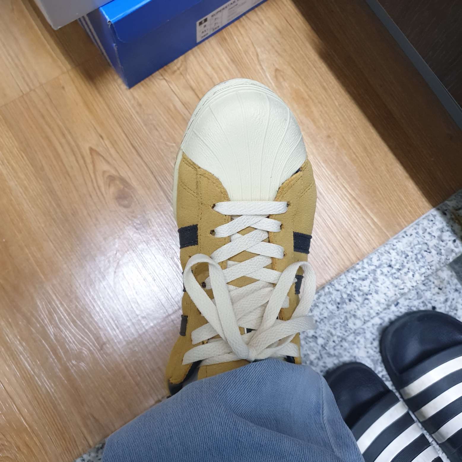 Adidas Superstar 82 Mesa Core Black 착용 스타일