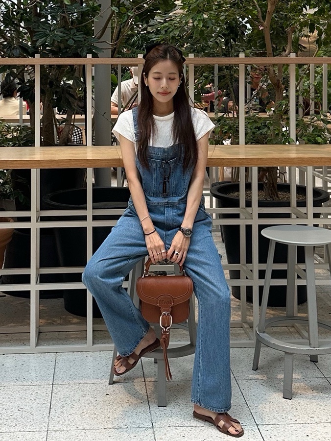 (W) Hermes Oran Sandal Calfskin & Gold Piqures Ecrues, Chanel J12 Watch 33mm Quartz Black 착용 스타일
