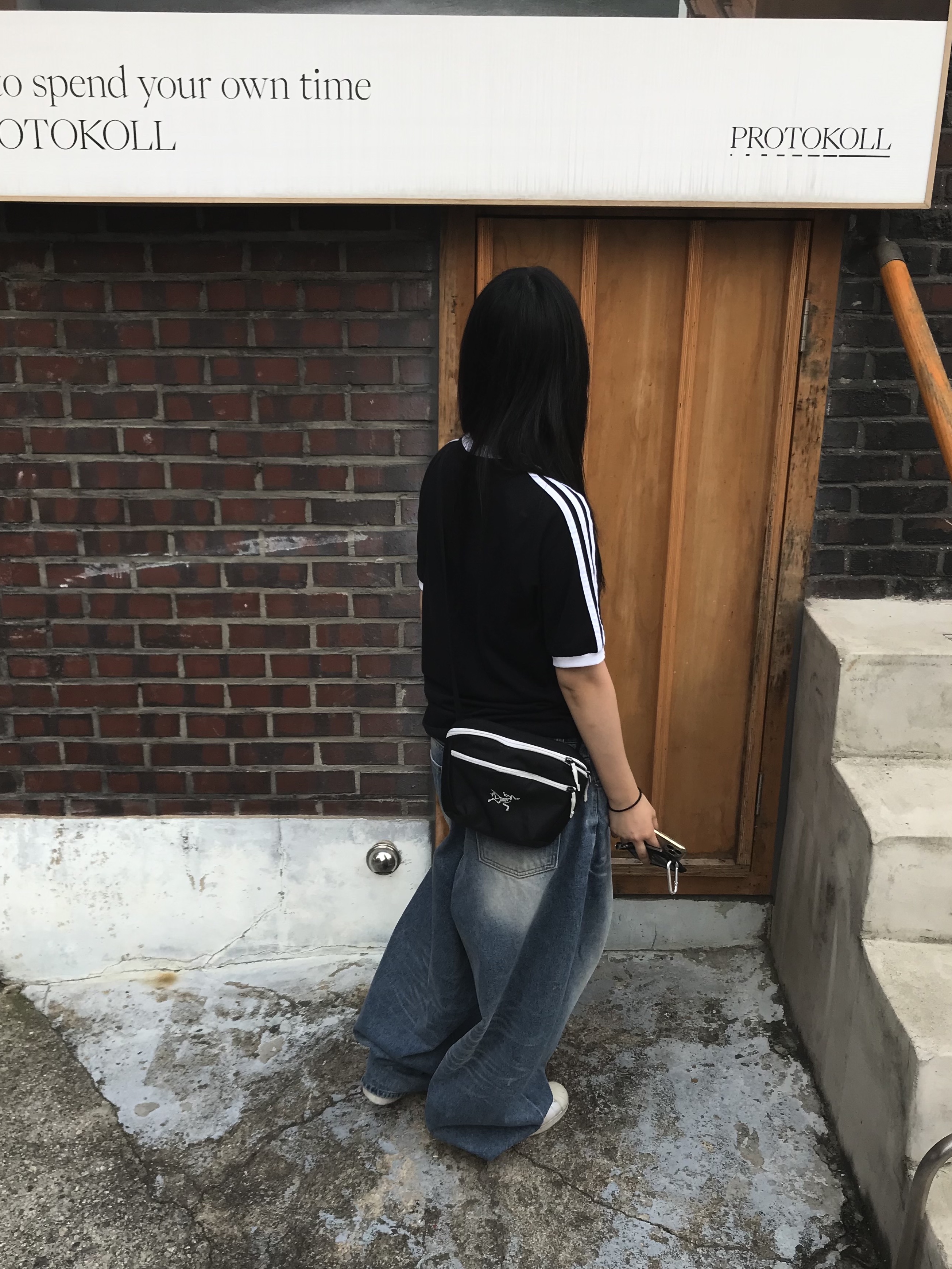 Arc'teryx Mantis 2 Waistpack Orca, Adidas Adicolor Classics 3-Stripes T-Shirt Black - KR Sizing 착용 스타일 - 5