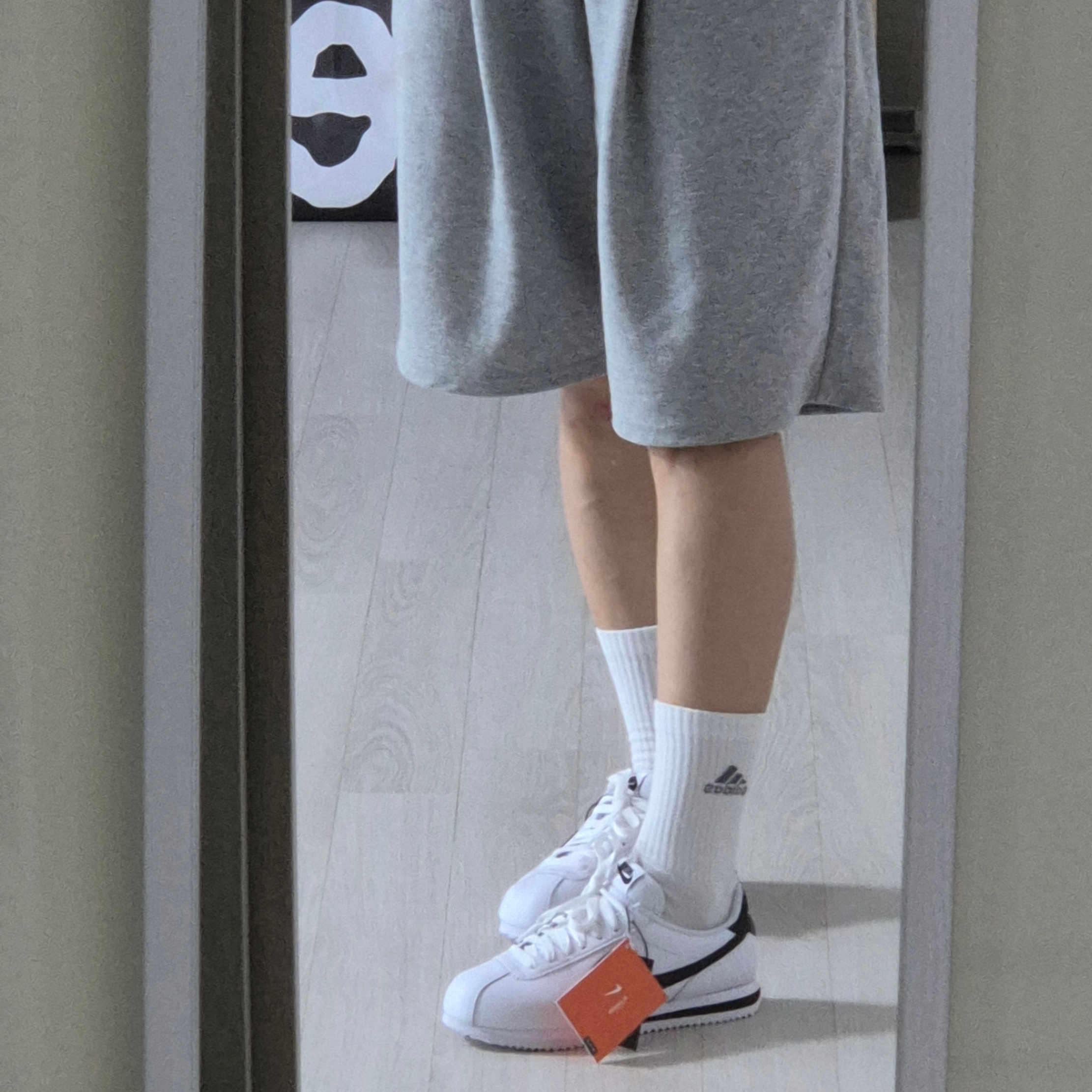 (W) Nike Cortez White and Black 착용 스타일 - 2