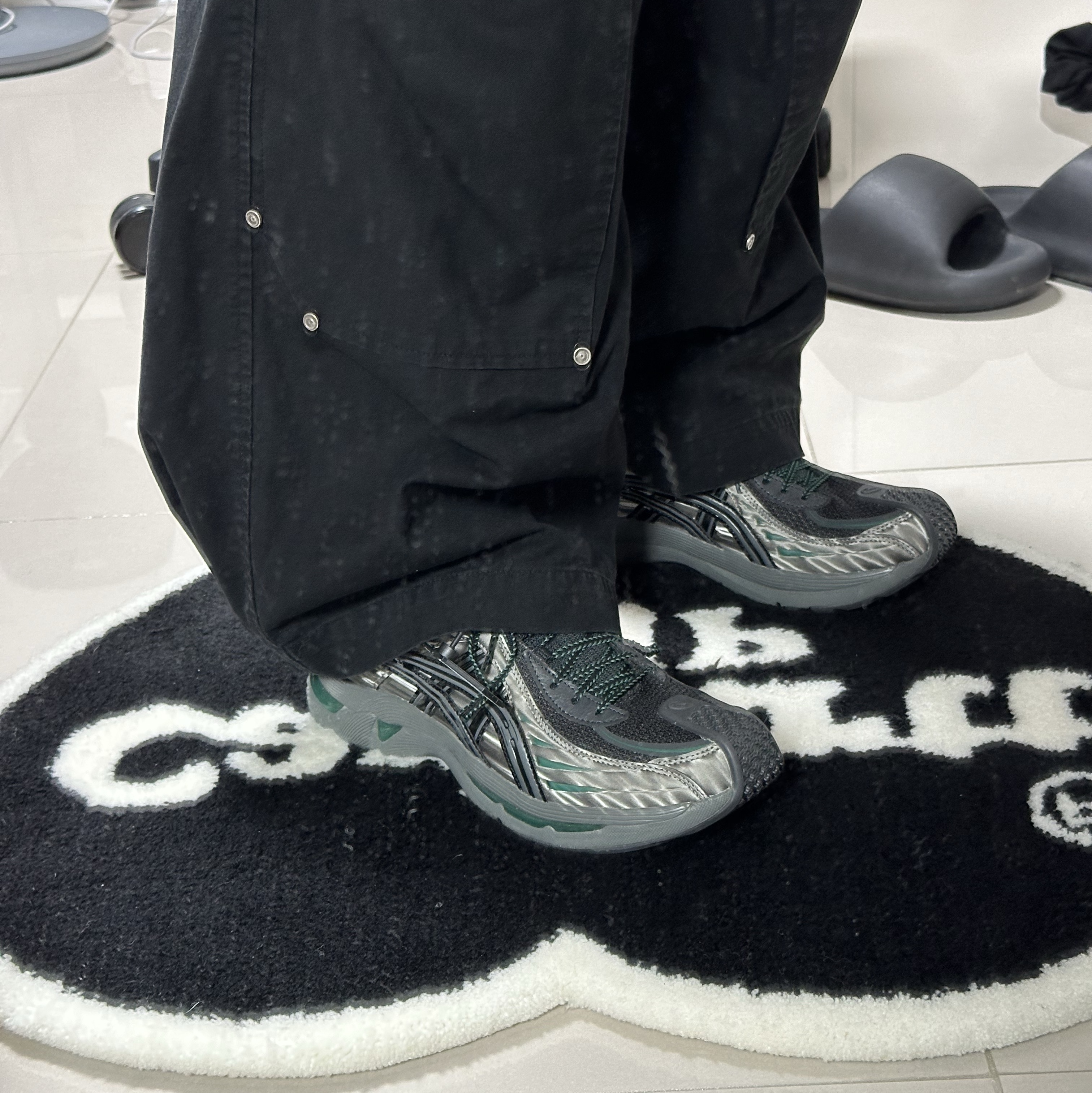(W) Asics x Kiko Kostadinov Gel-Flammae Grey Black 착용 스타일 - 3