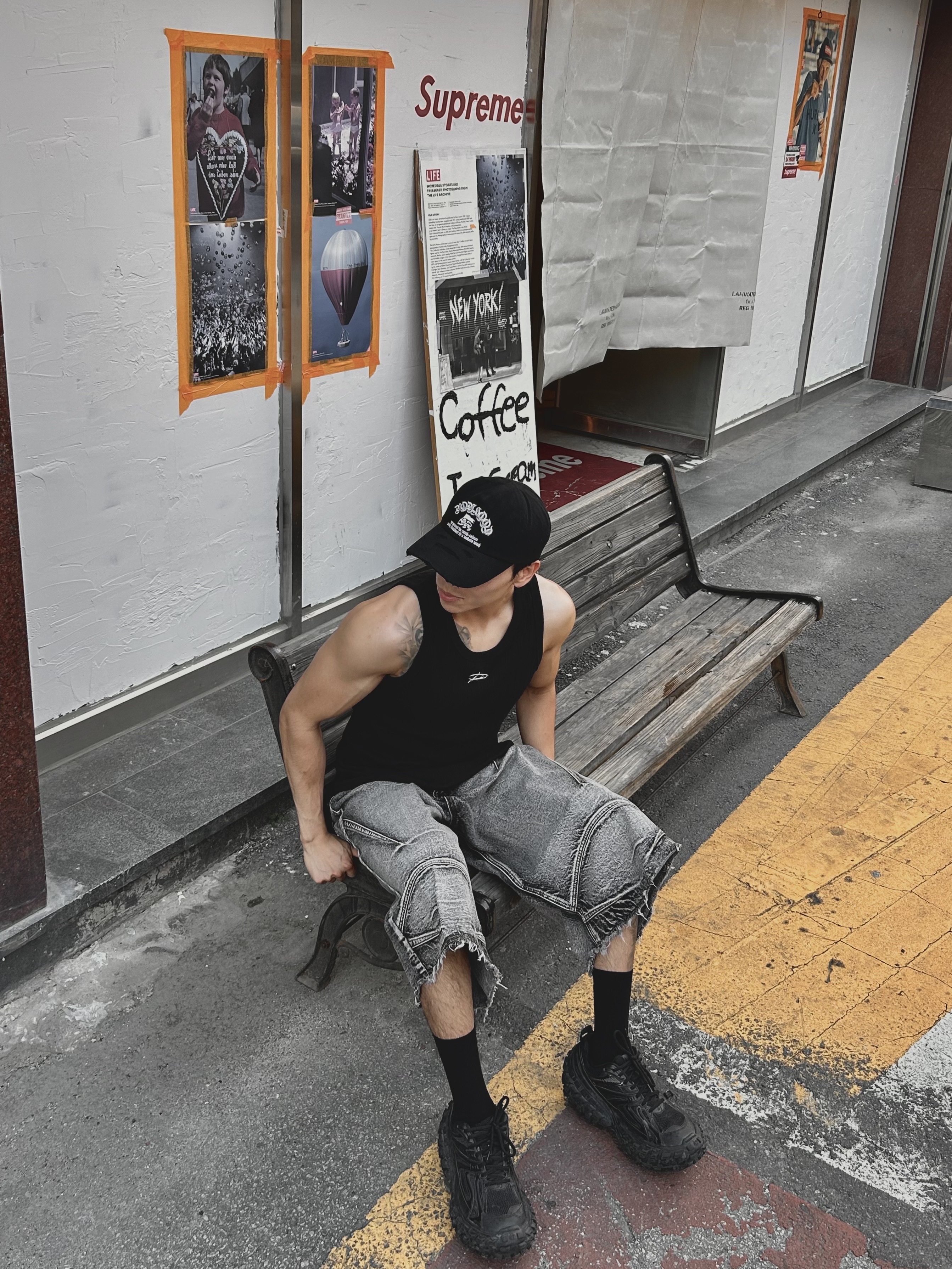 ETCE Boy Hood Destroyed Cap Black, Balenciaga Defender Sneakers Black 착용 스타일 - 2