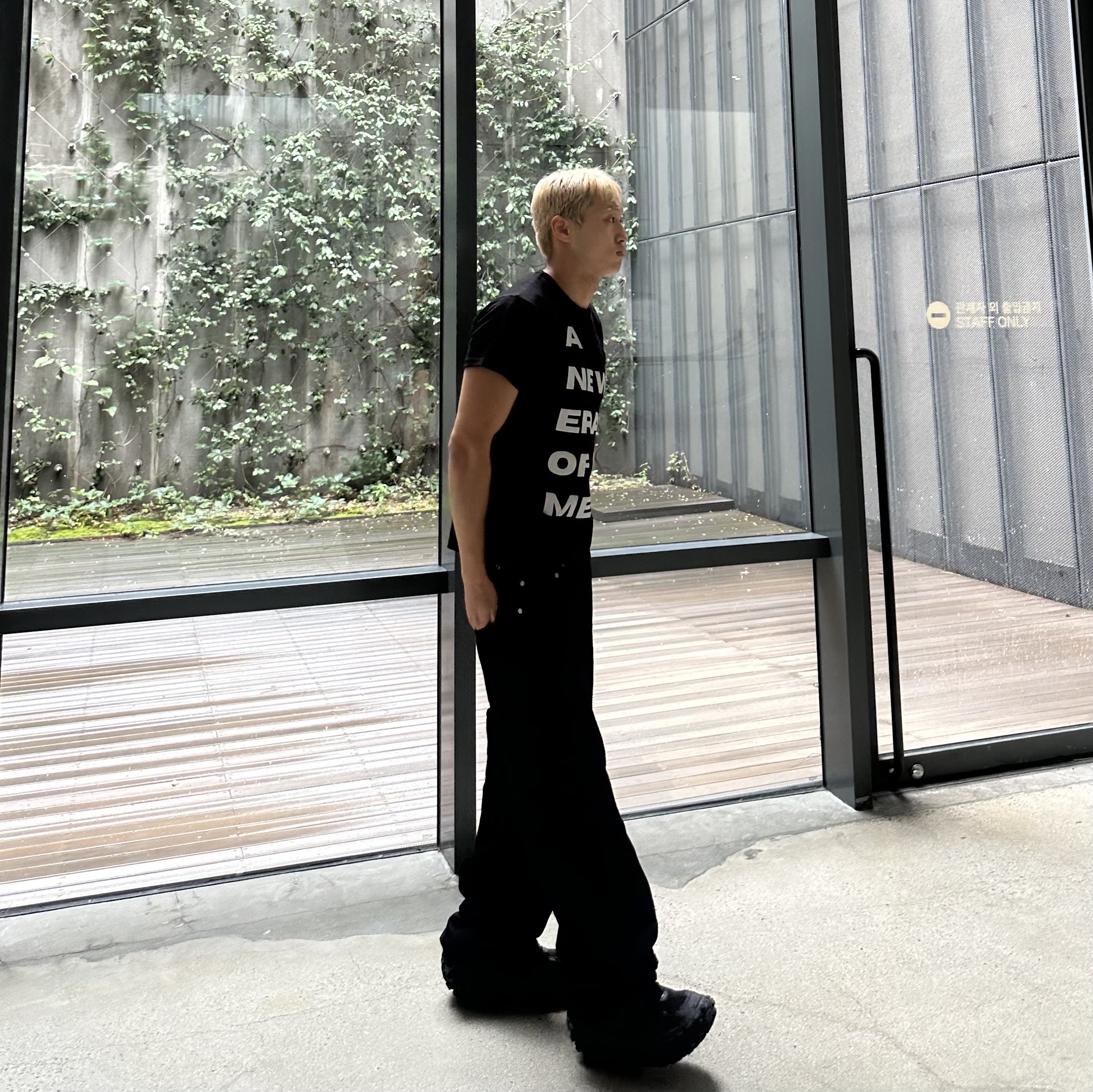Balenciaga Defender Sneakers Dark Green, Diesel B-1DR W Leather Belt with D Buckle Black 착용 스타일 - 3
