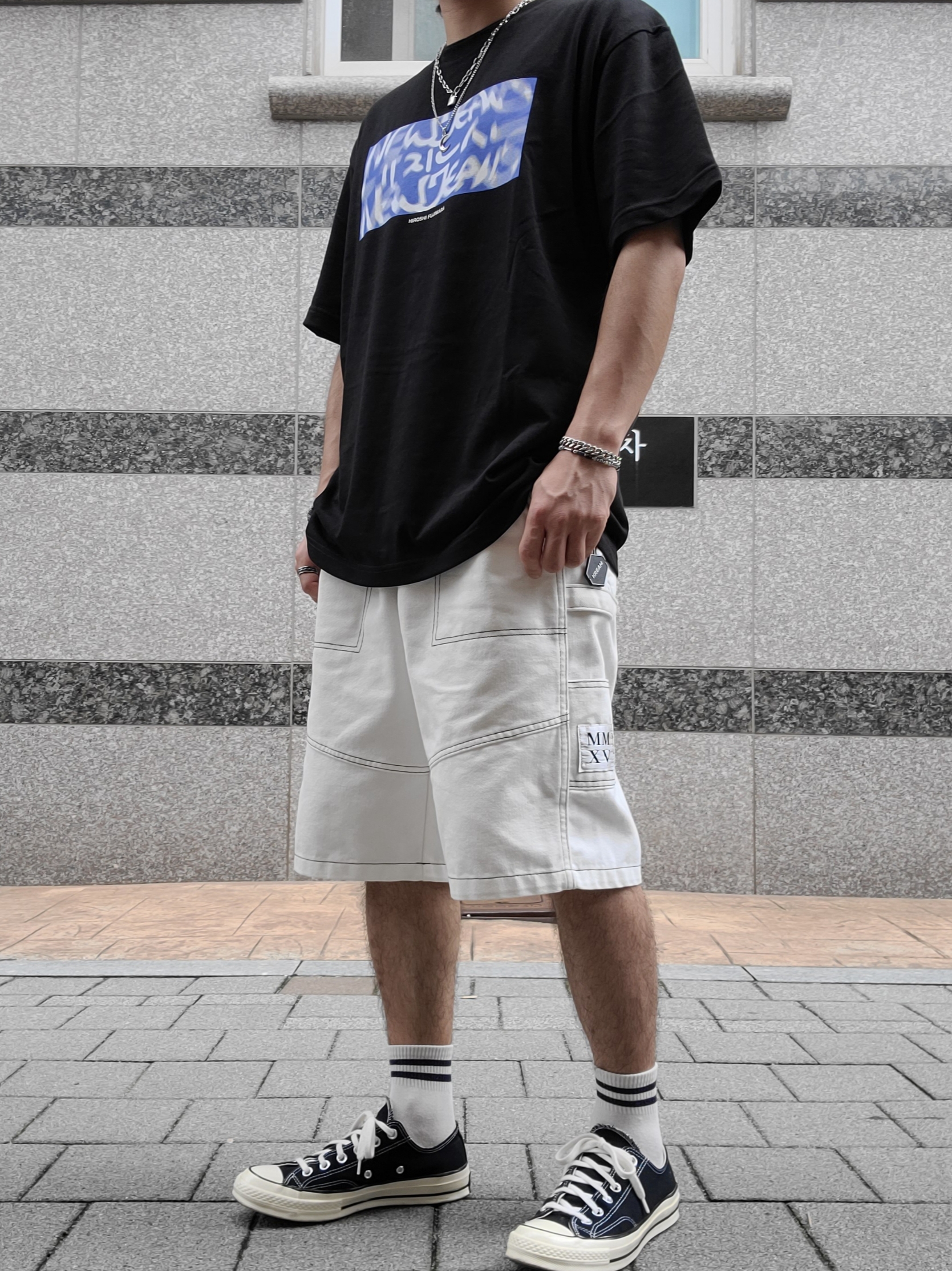 NewJeans x Hiroshi Fujiwara Coller T-Shirt Black Ver. 3 착용 스타일 - 3