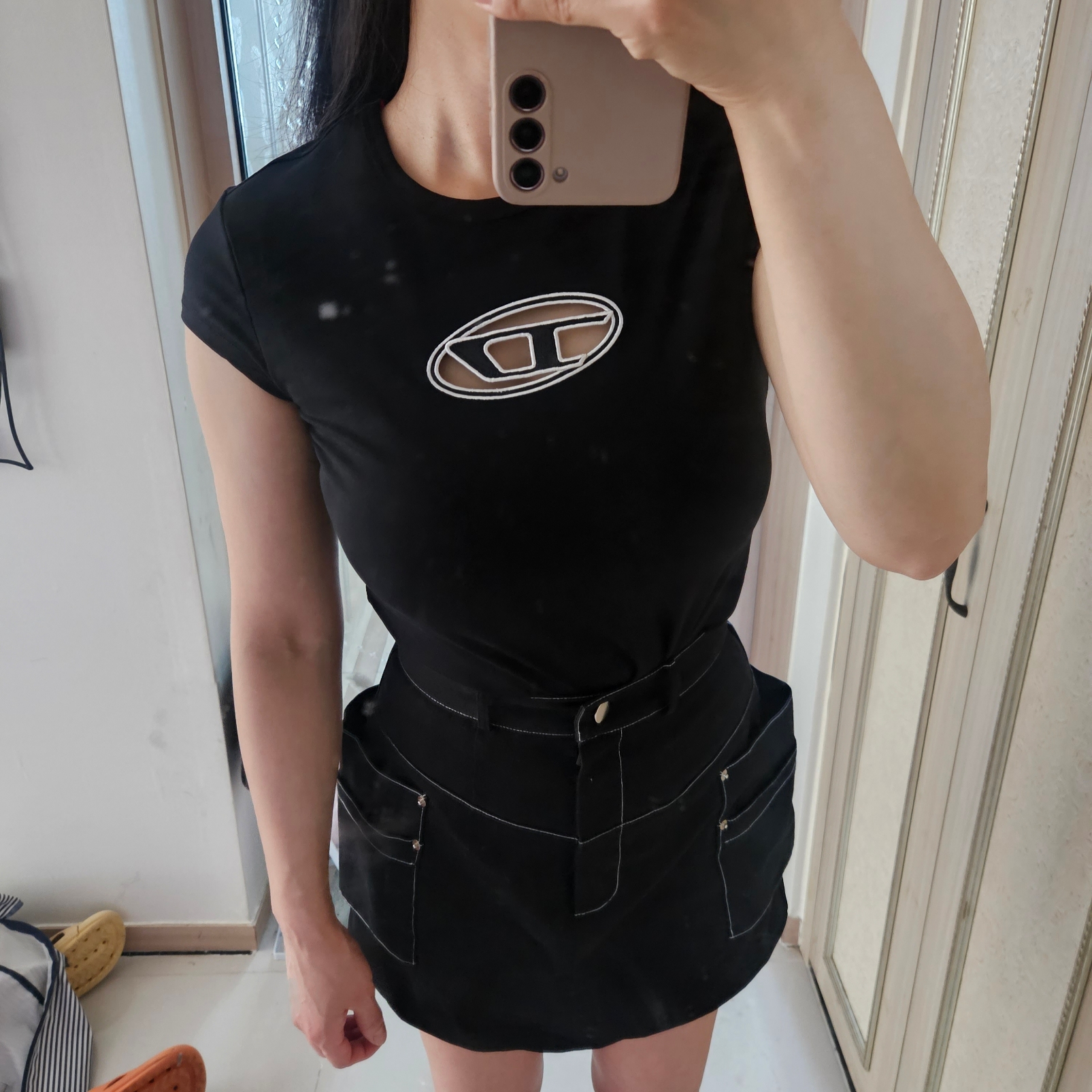 (W) Diesel T-Angie Peekaboo Logo T-Shirt Black 착용 스타일 - 2