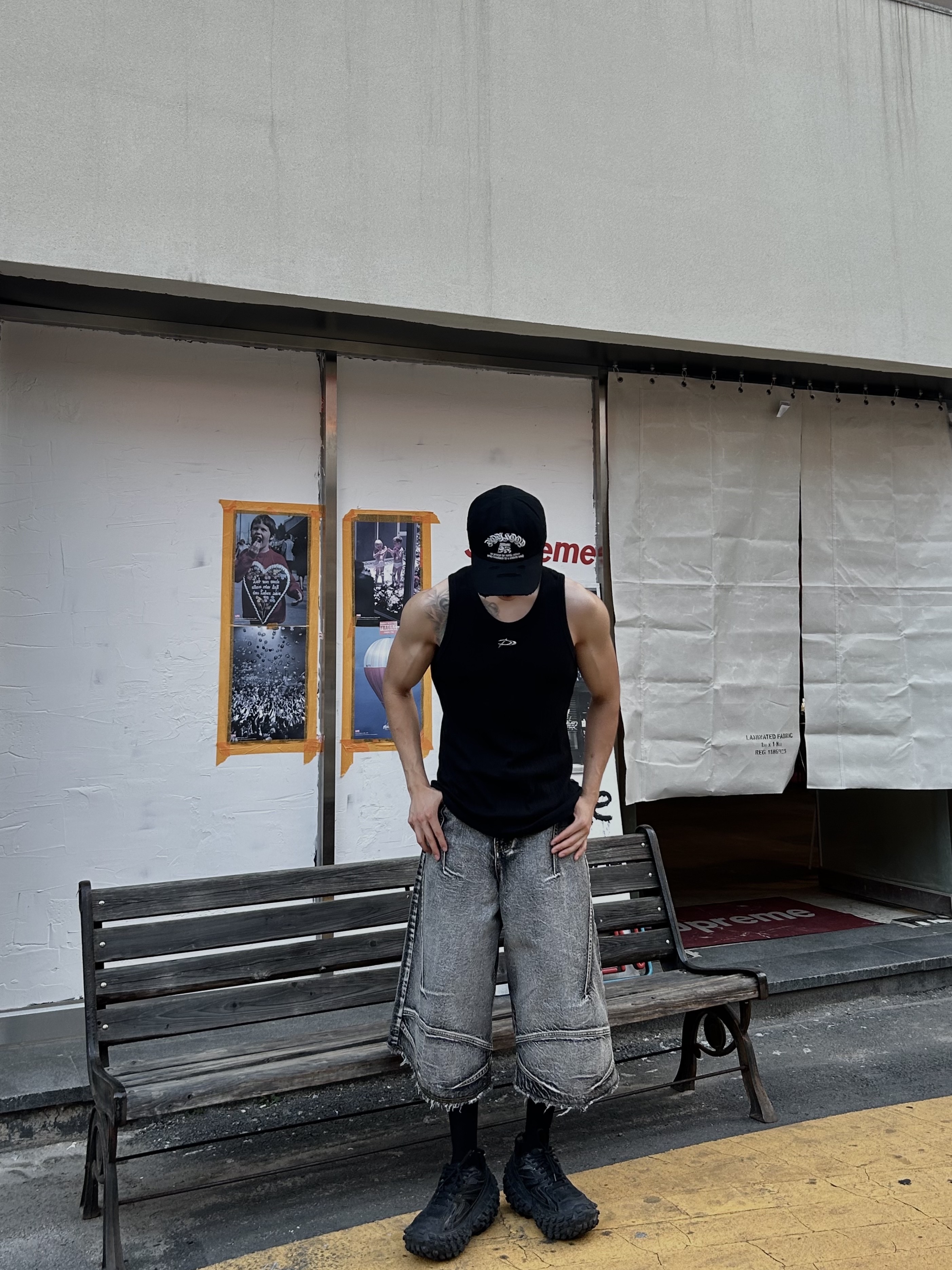 ETCE Boy Hood Destroyed Cap Black, Balenciaga Defender Sneakers Black 착용 스타일 - 1