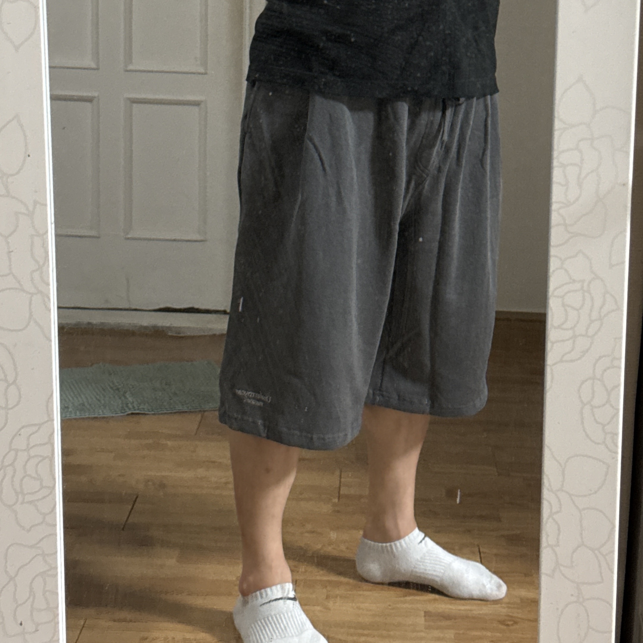 Undermycar Mu.16 Anti Fxxking Logo Play Oversized One Tuck Sweat Shorts Pigment Gray 착용 스타일