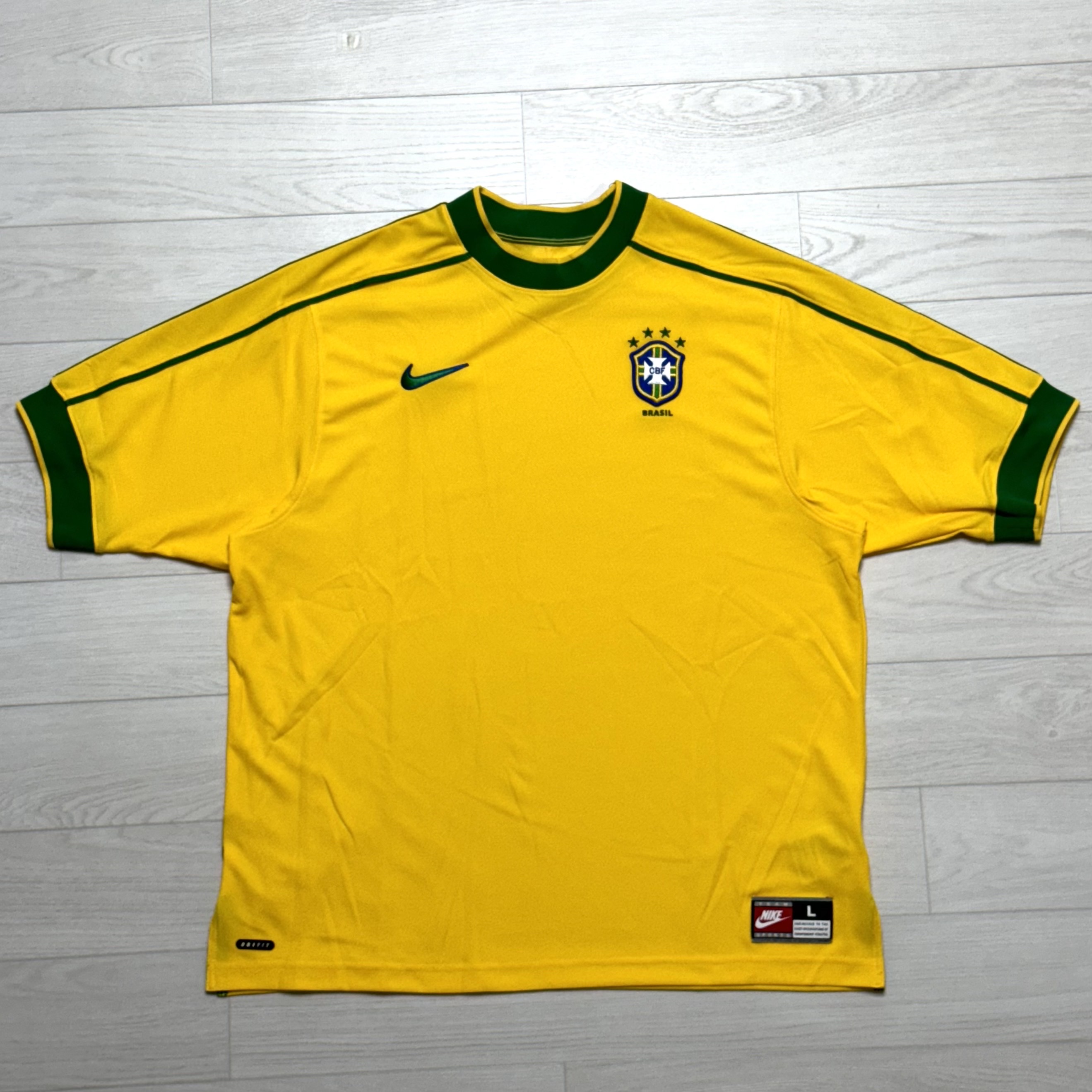 Nike Brazil 1998 Reissue Soccer Replica Jersey Varsity Maize (Non Marking Ver.) 착용 스타일 - 1
