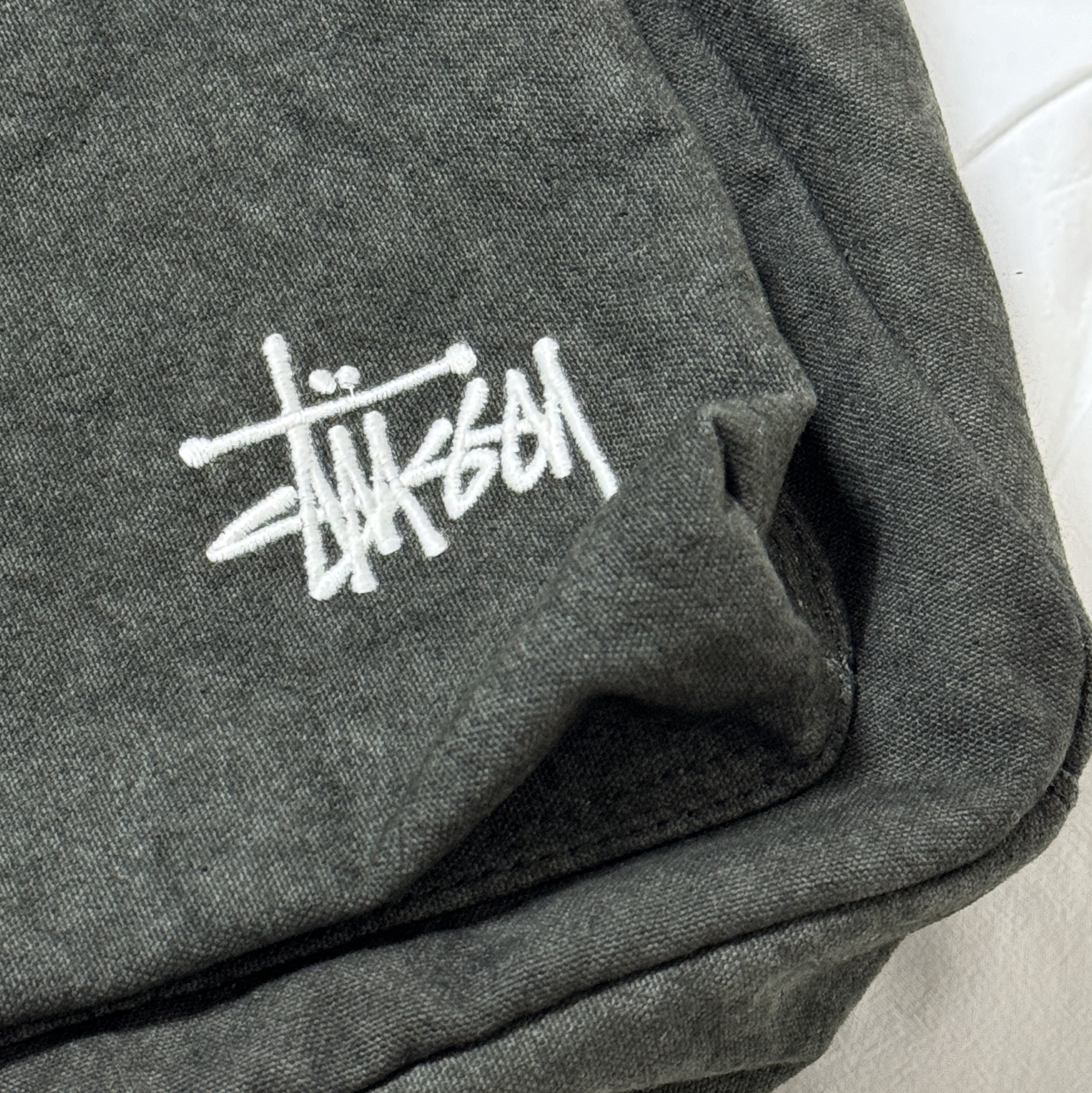 Stussy Canvas Backpack Washed Black 착용 스타일 - 2
