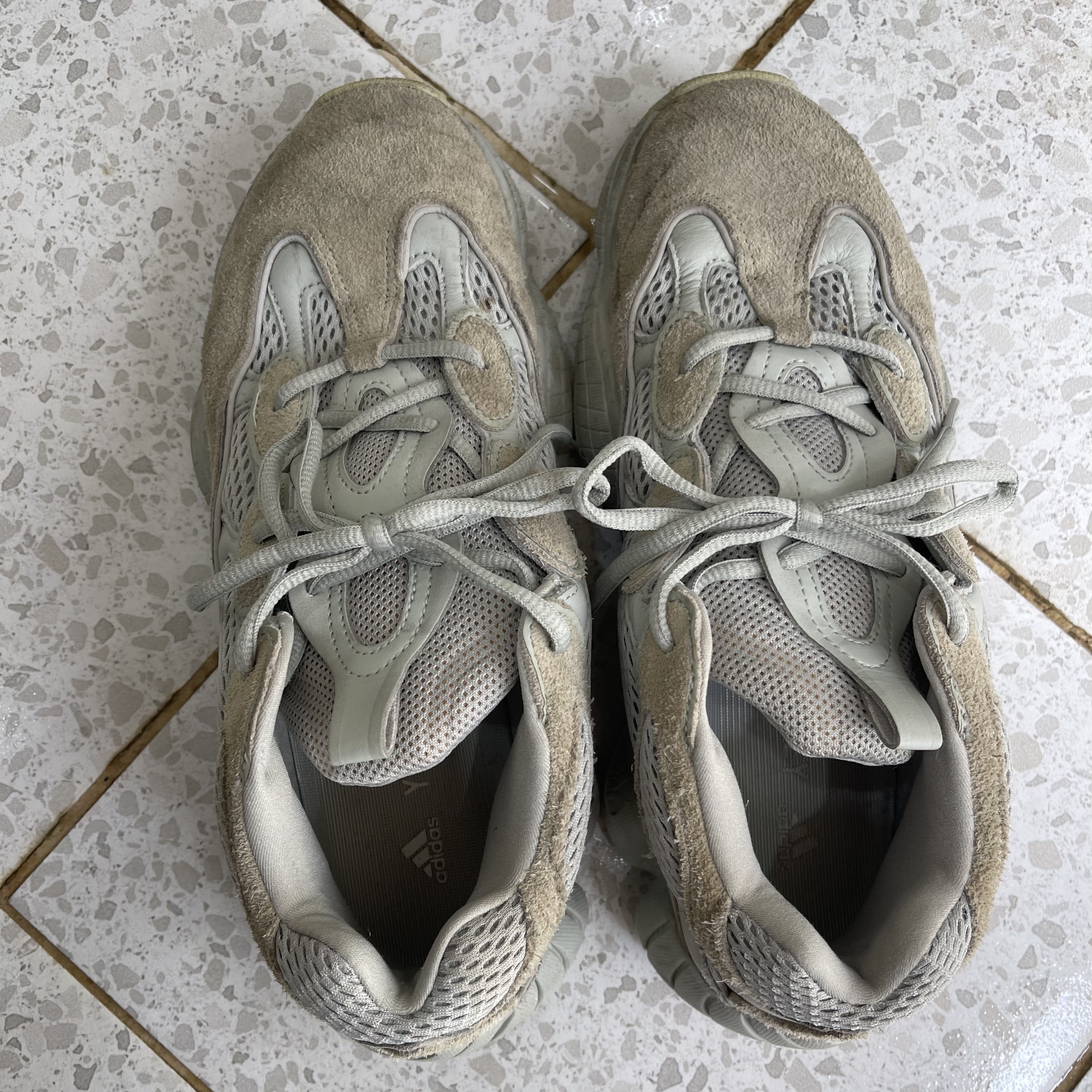 Adidas Yeezy 500 Salt 착용 스타일 - 2