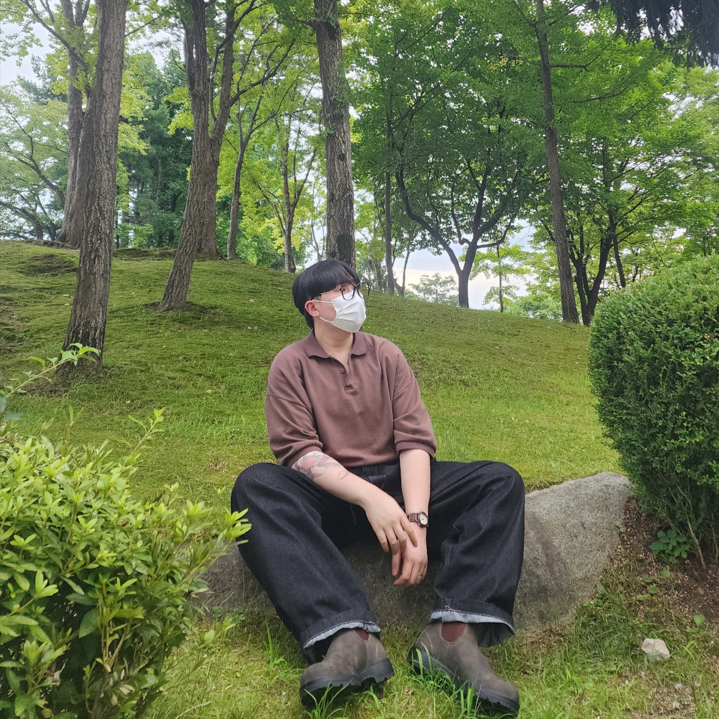 Carhartt WIP Clip Belt Chrome Black, BLUNDSTONE Classics 585 Chelsea Boots Rustic Brown 착용 스타일 - 5