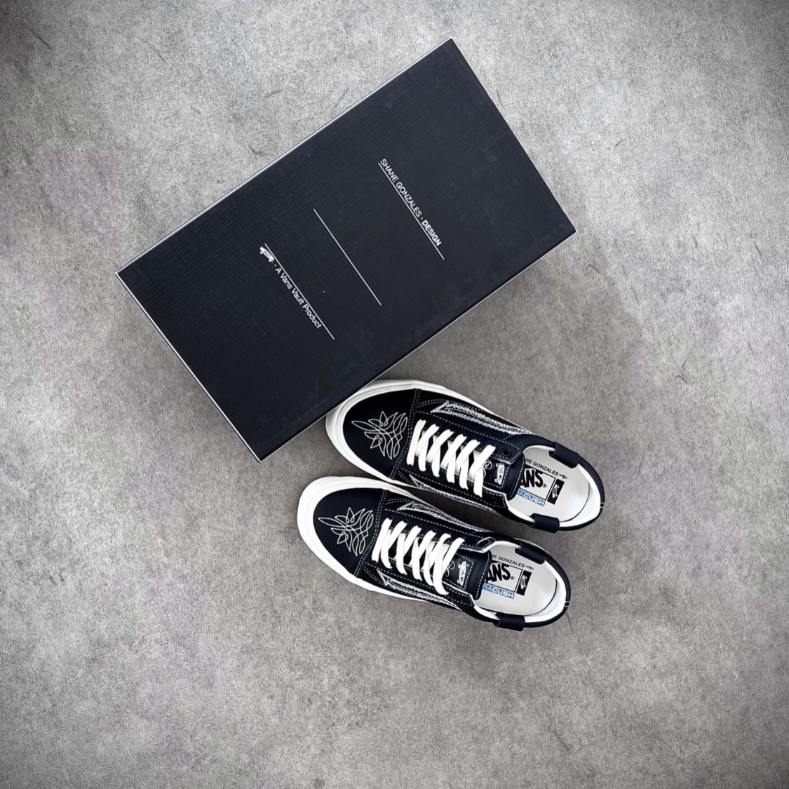 Vans Vault x Shane Gonzales OG Old Skool LX Black 착용 스타일 - 8