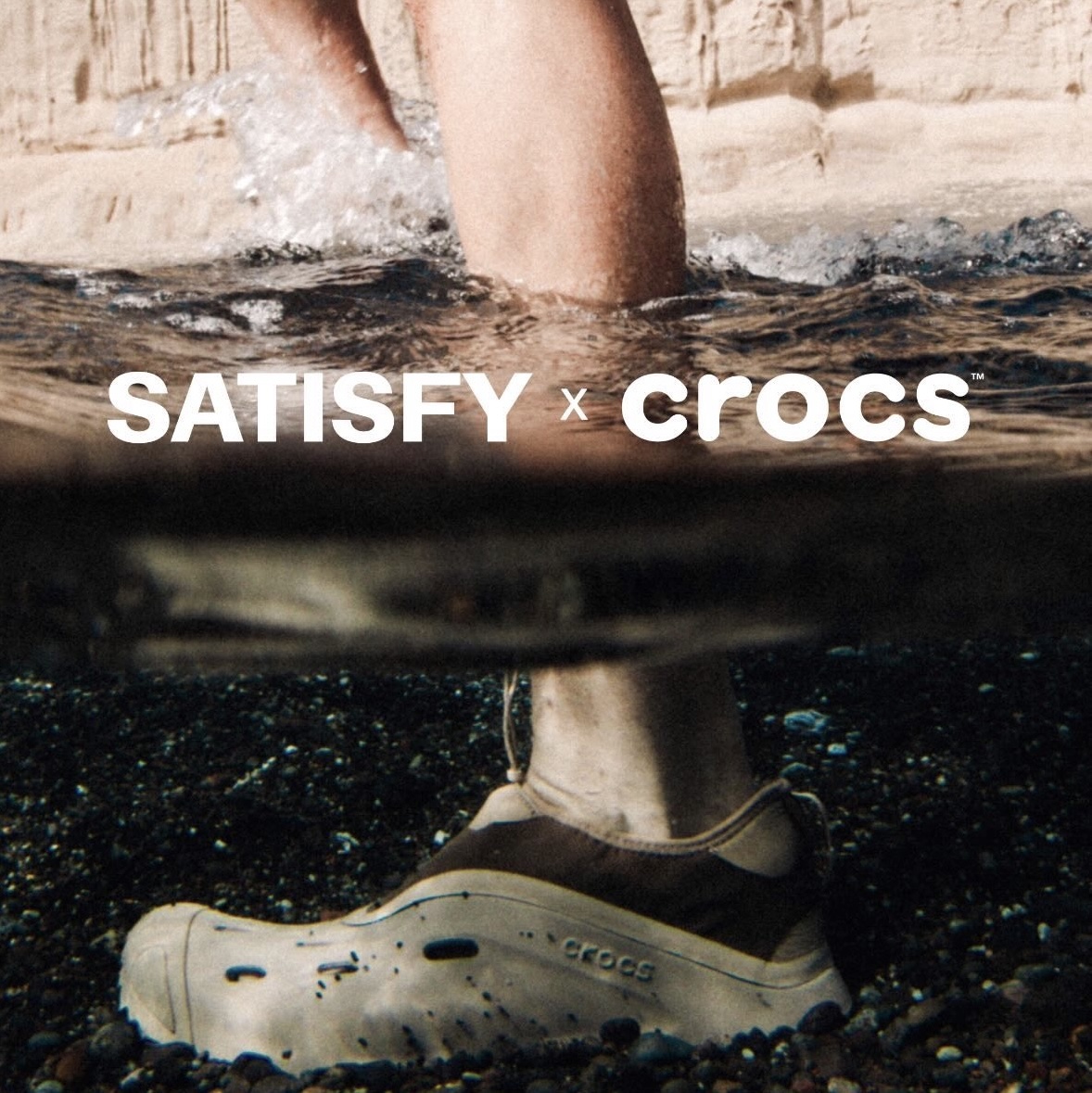Crocs x Satisfy Quick Trail Low Brown 착용 스타일 - 1