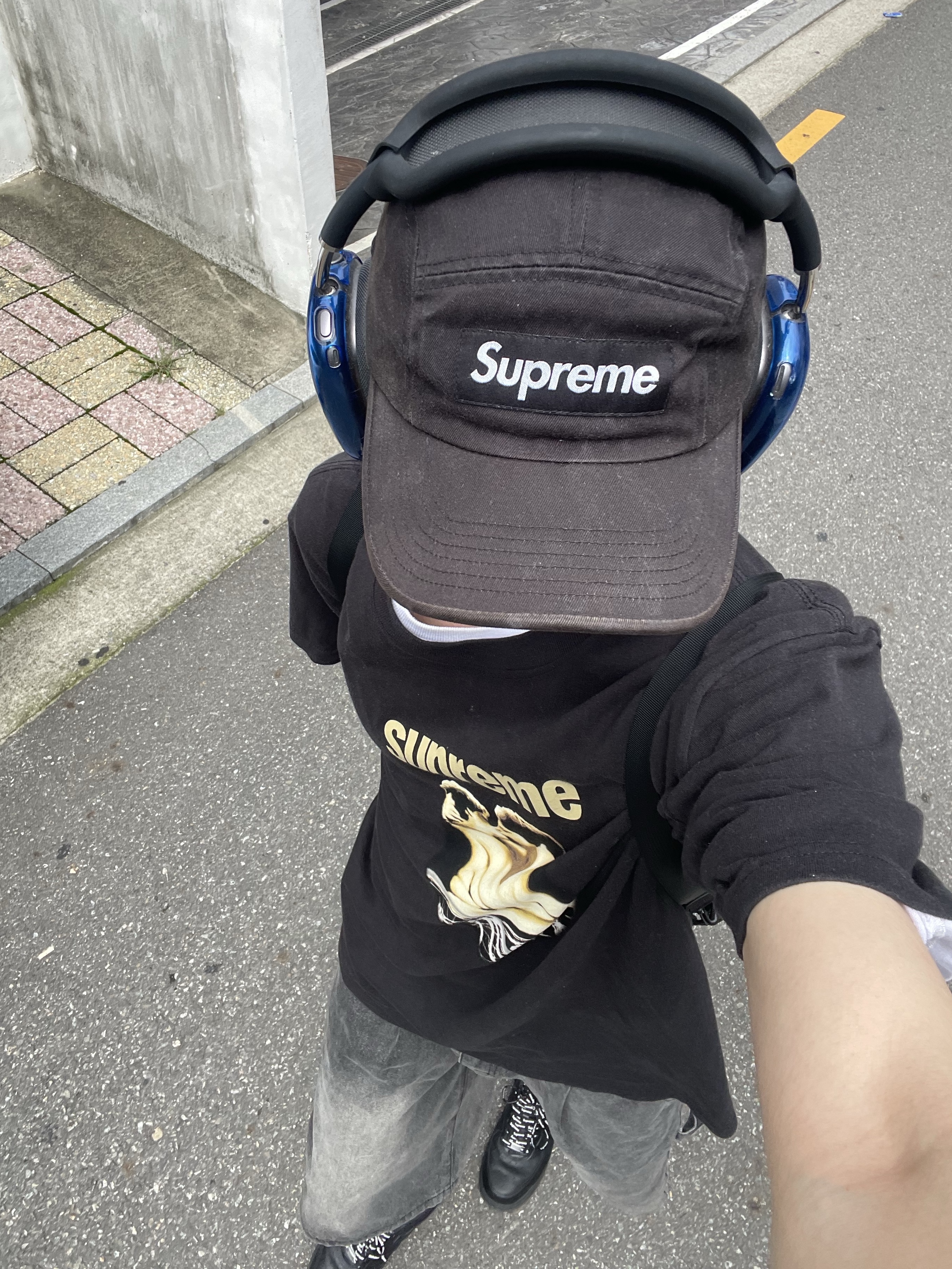 Nike x Supreme Air Force 1 Low Black, Supreme Mesh Small Backpack Black - 23SS 착용 스타일 - 3