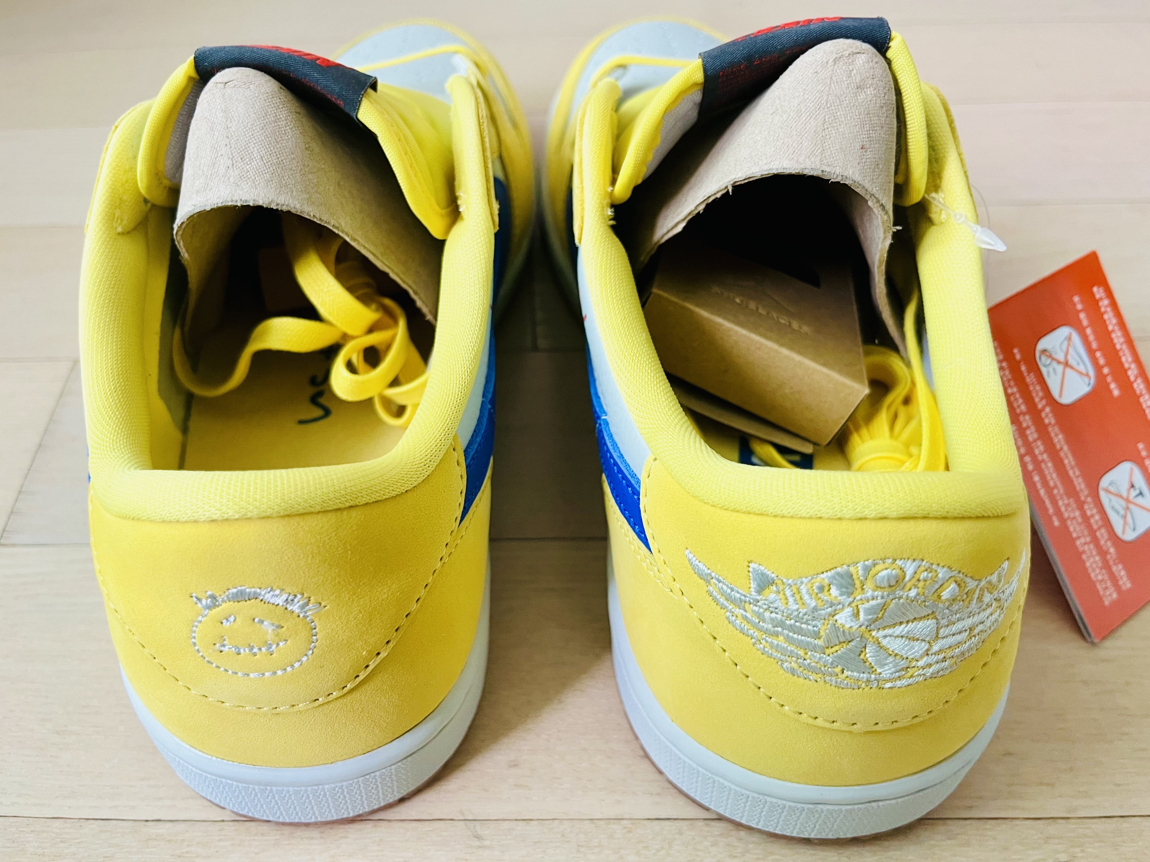 (W) Jordan 1 x Travis Scott Retro Low OG SP Canary 착용 스타일 - 4