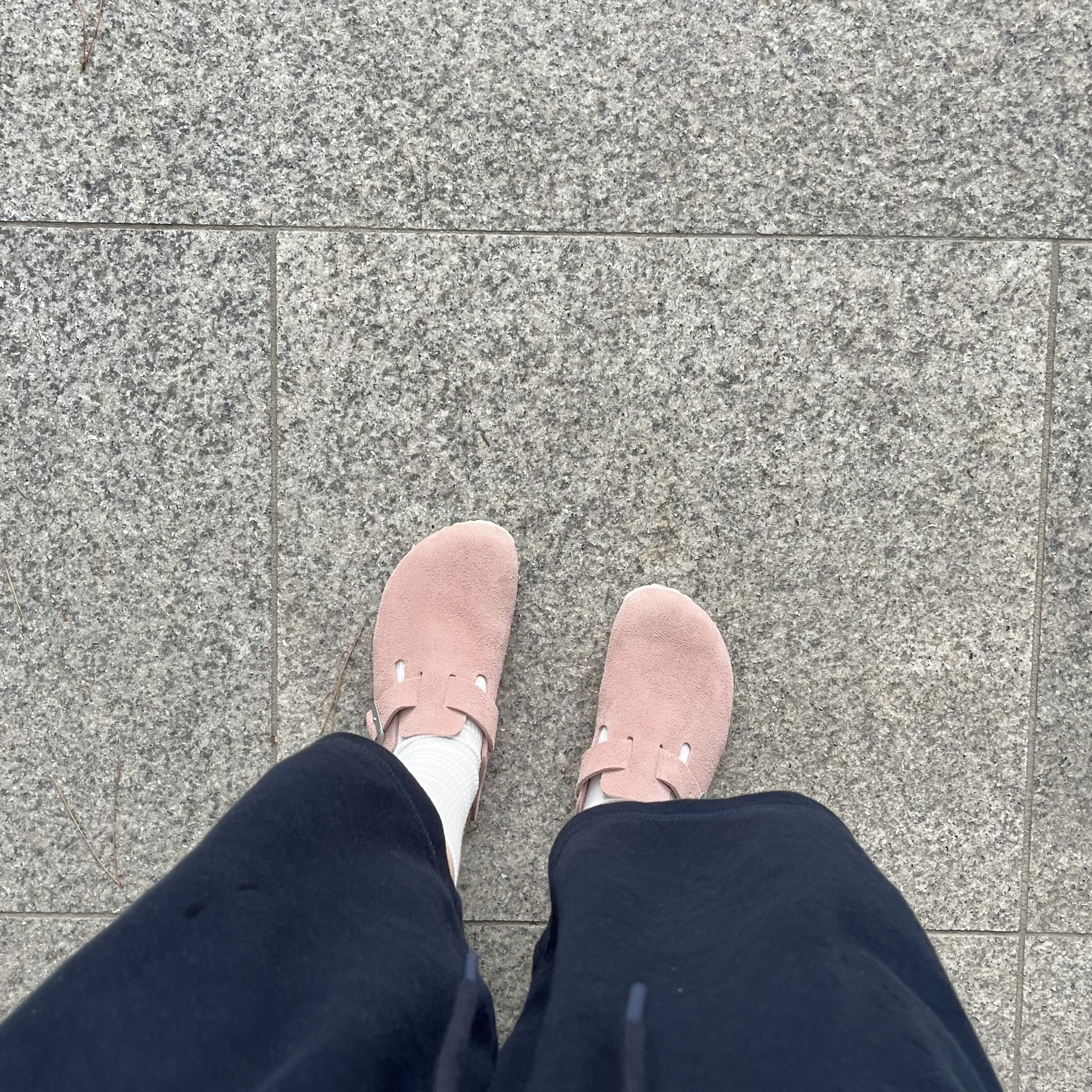 (W) Birkenstock Boston Soft Footbed Suede Leather Pink Clay - Narrow 착용 스타일