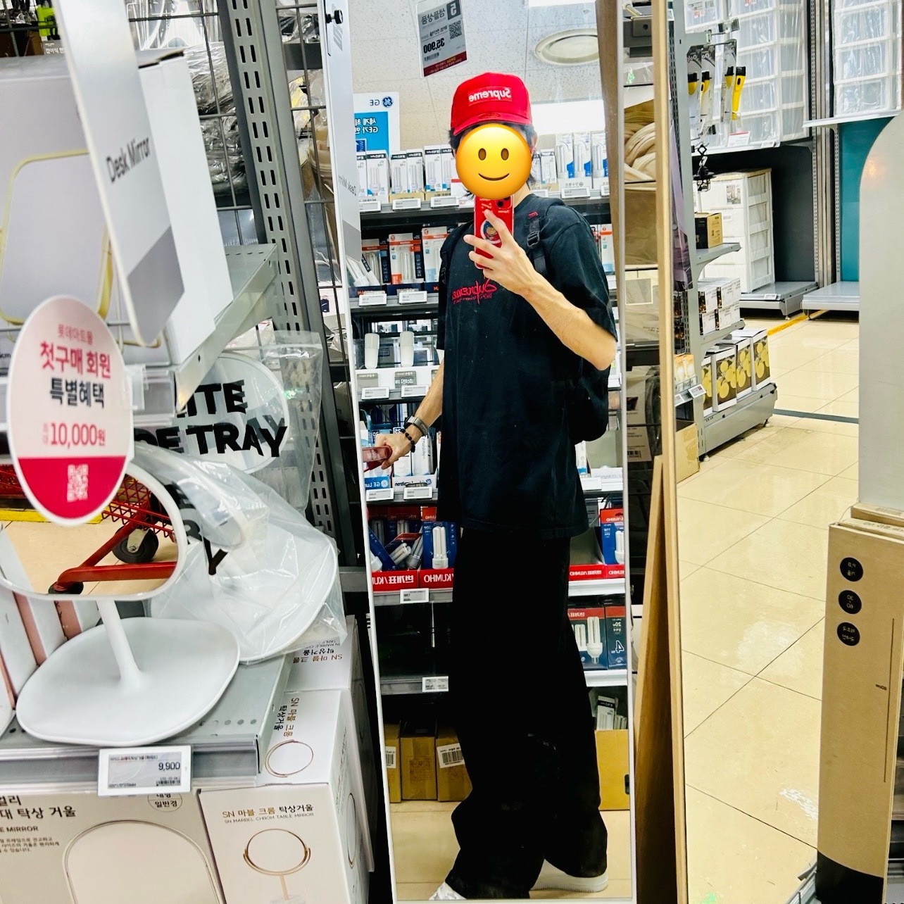 Supreme Sharpie Box Logo New Era Red - 24SS, Supreme Contact S/S Top Black - 24SS 착용 스타일 - 1