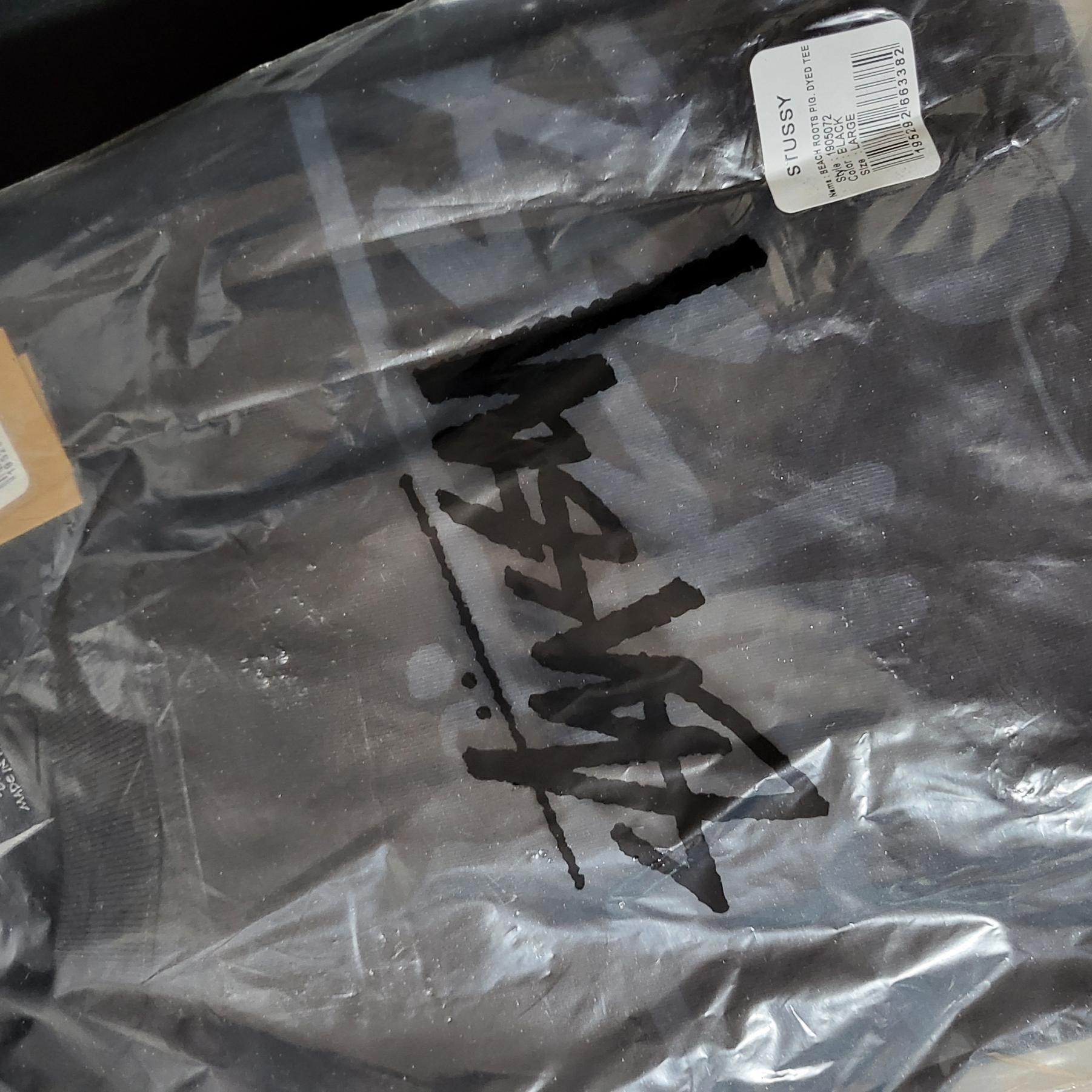 Stussy Beach Roots Pigment Dyed T-Shirt Black 착용 스타일
