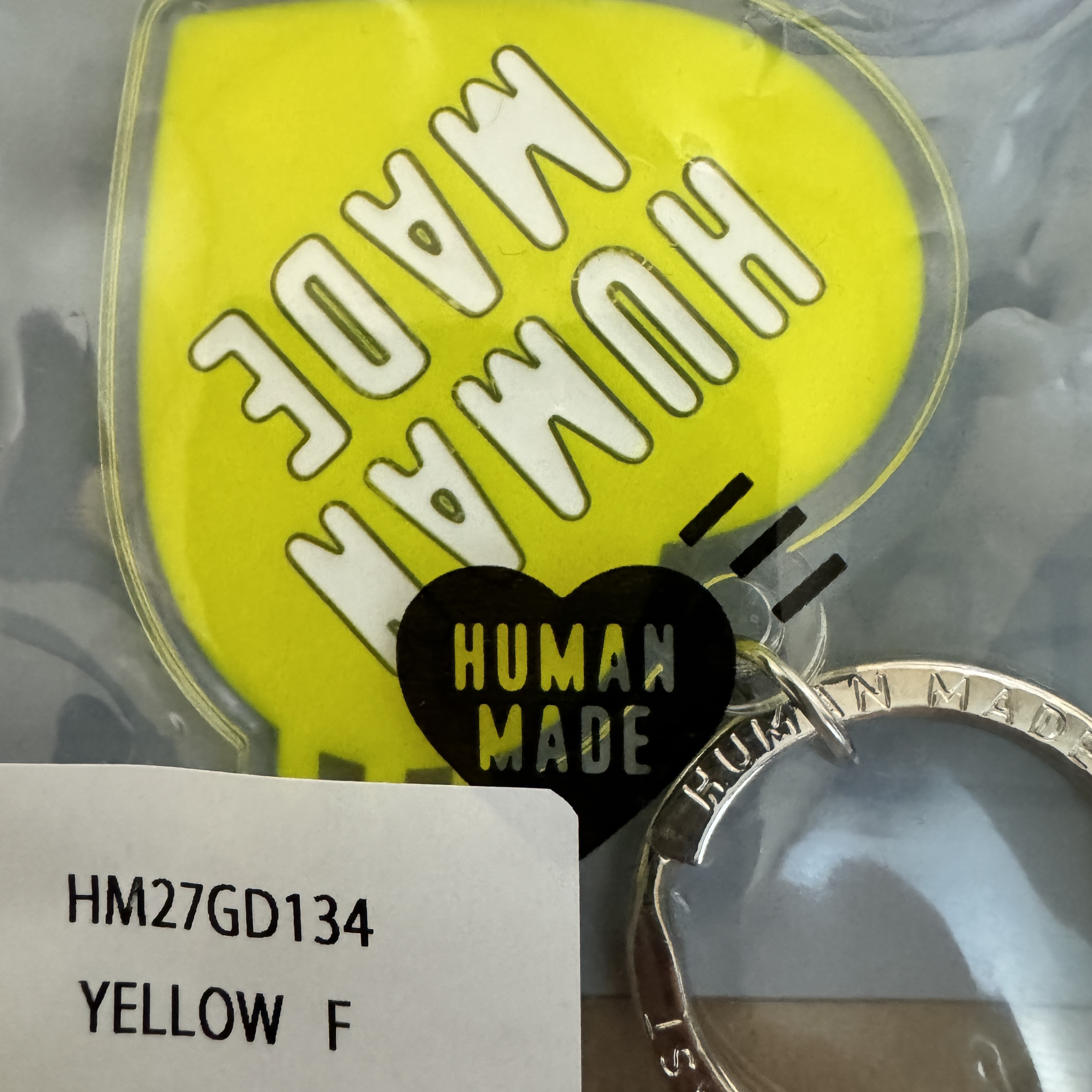 Human Made Heart Keyring Yellow 착용 스타일 - 1