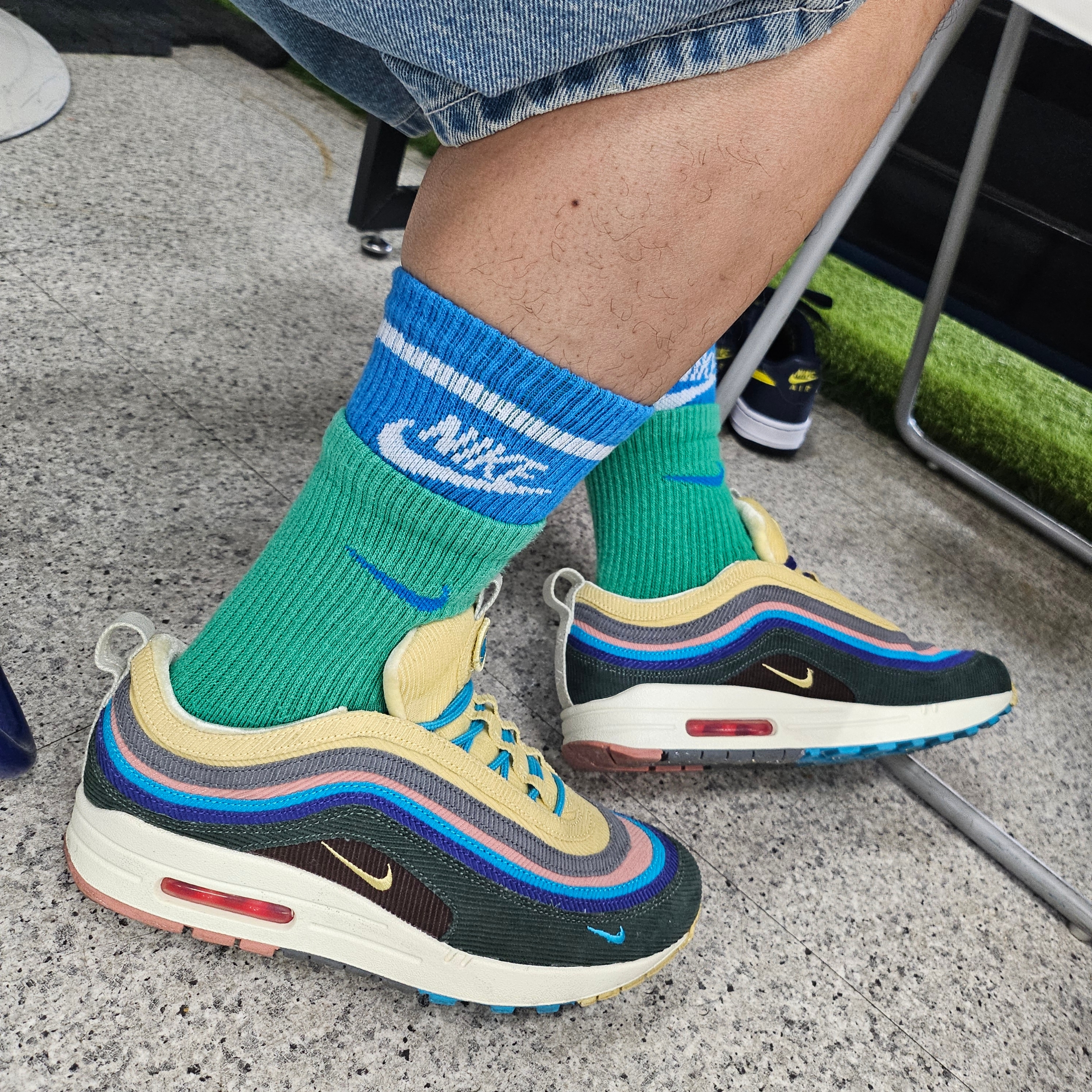 Nike x Sean Wotherspoon Air Max 1/97, Nike Everyday Plus Cushioned Training Crew Socks Black White (Korean Ver.) 착용 스타일 - 1