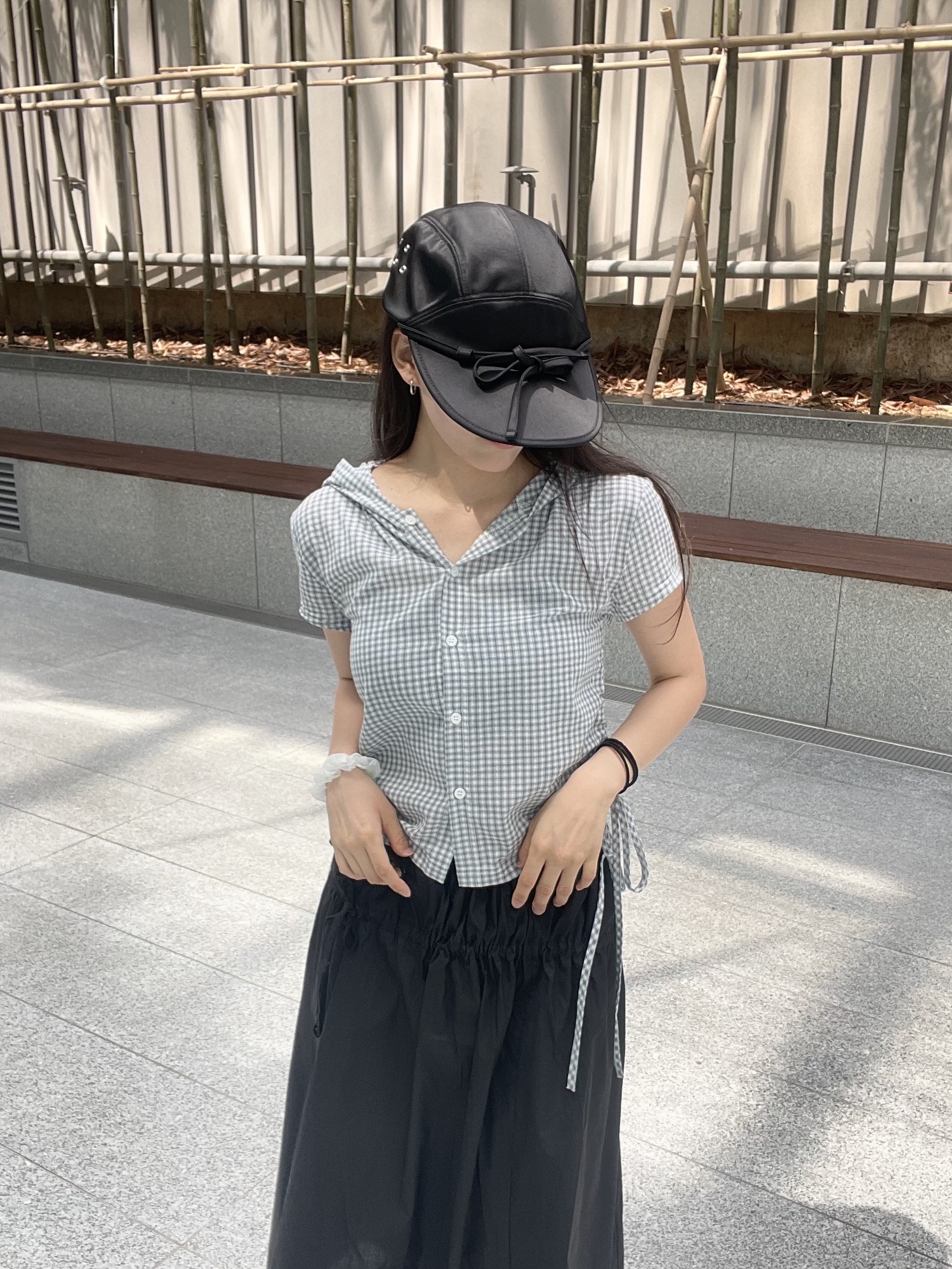YOUCHE QS Duck Cap Black, (W) Nike Air Force 1 '07 Low Triple Black 착용 스타일 - 3
