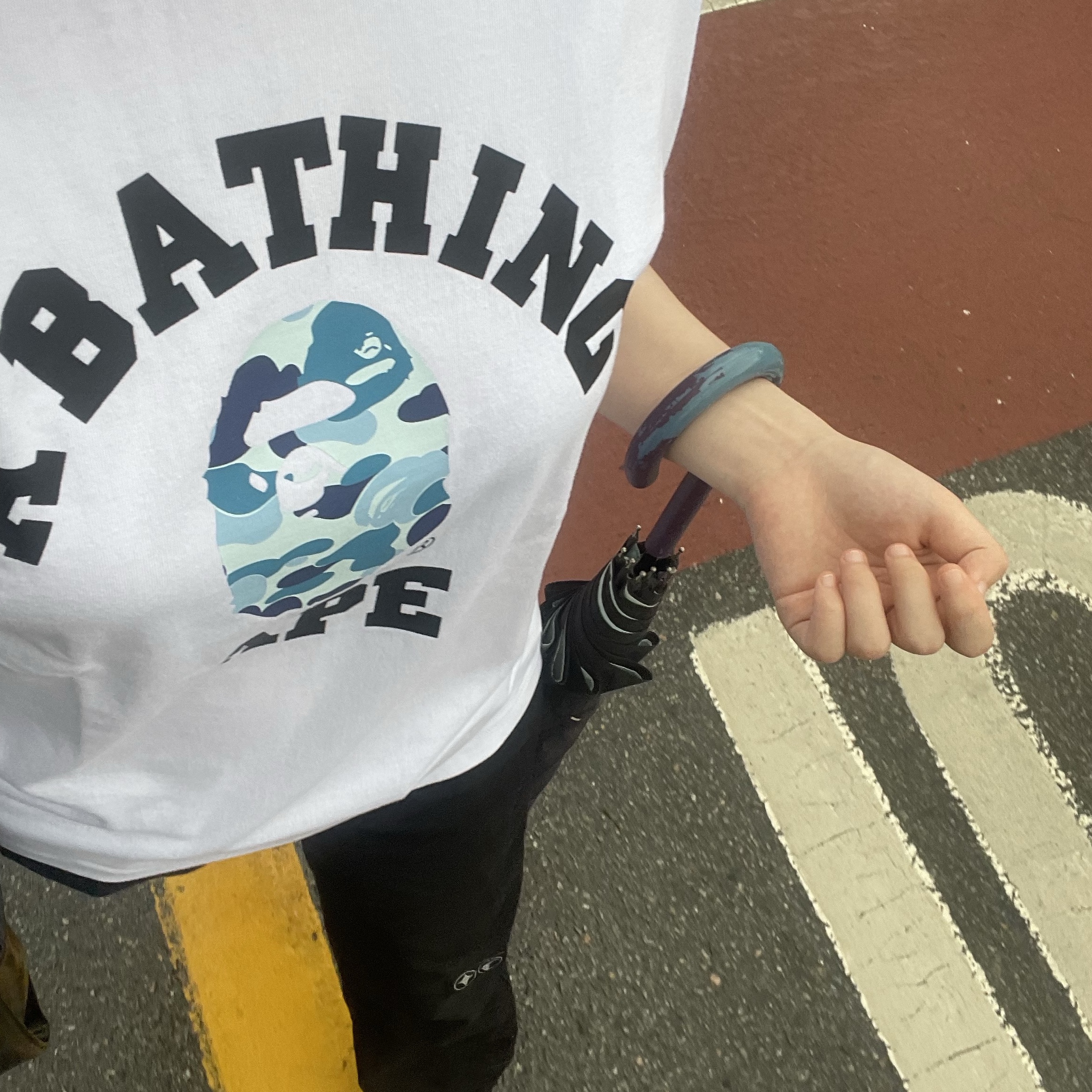 BAPE ABC Camo College T-Shirt White Blue, Thug Club Thug Pants (2) Black 착용 스타일 - 2