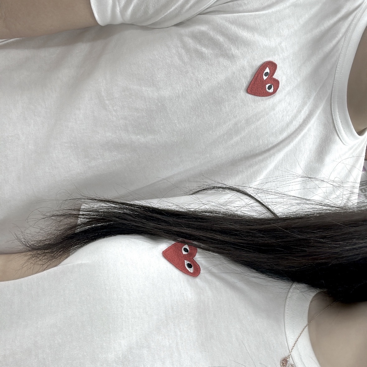 Play Comme des Garcons Red Heart T-Shirt White 착용 스타일