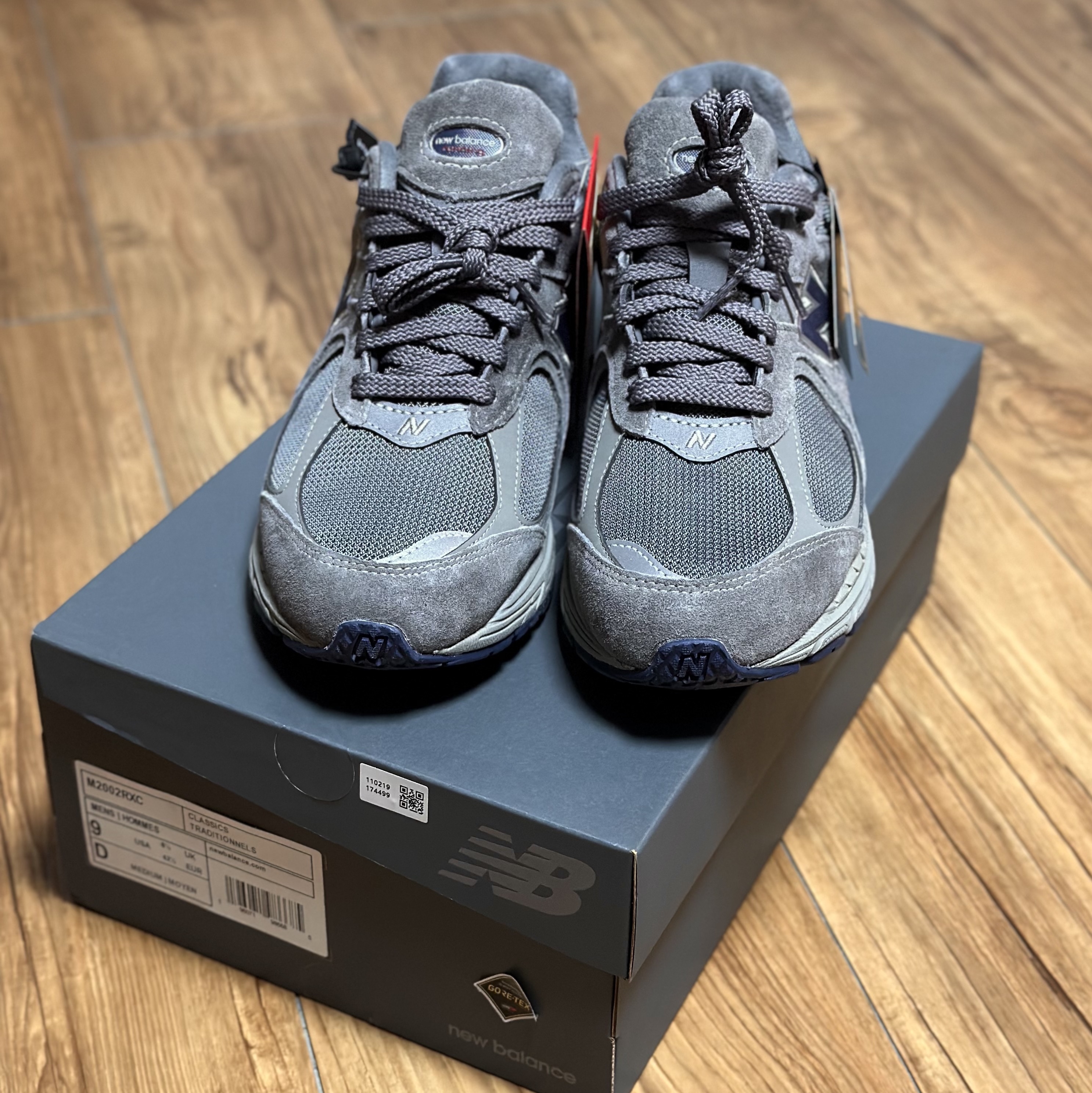 New Balance 2002R Gore-Tex Castlerock Natural Indigo 착용 스타일 - 2