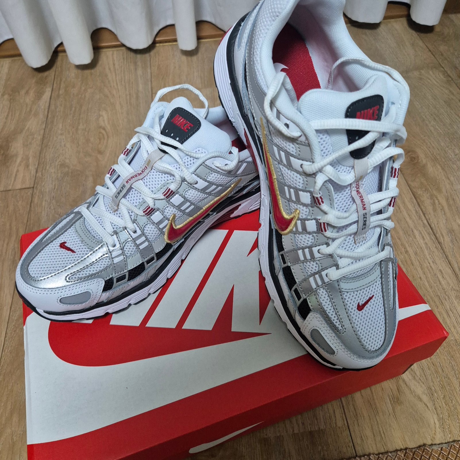 Nike P-6000 White Varsity Red 착용 스타일 - 4